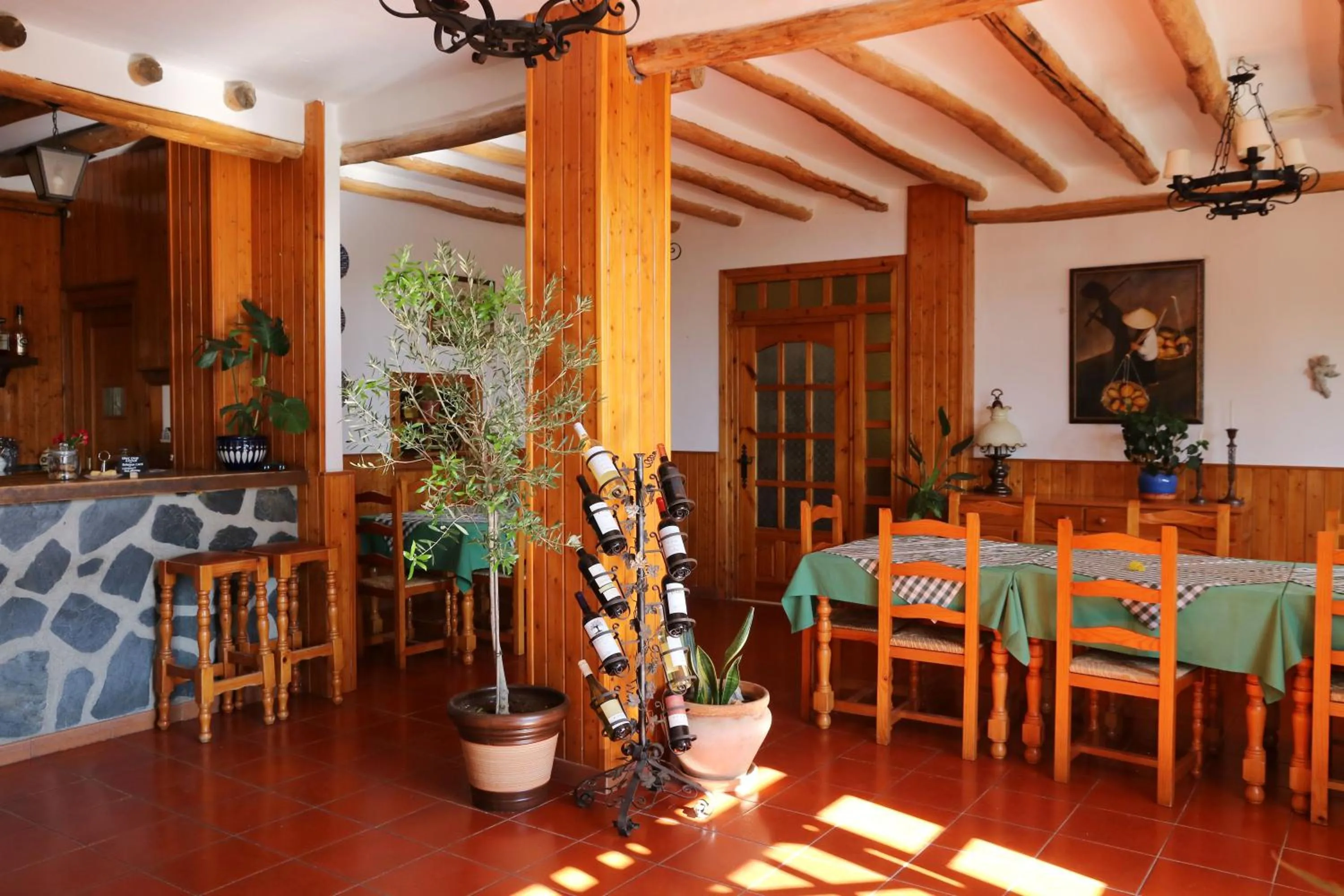 Restaurant/places to eat in Hotel los Bérchules