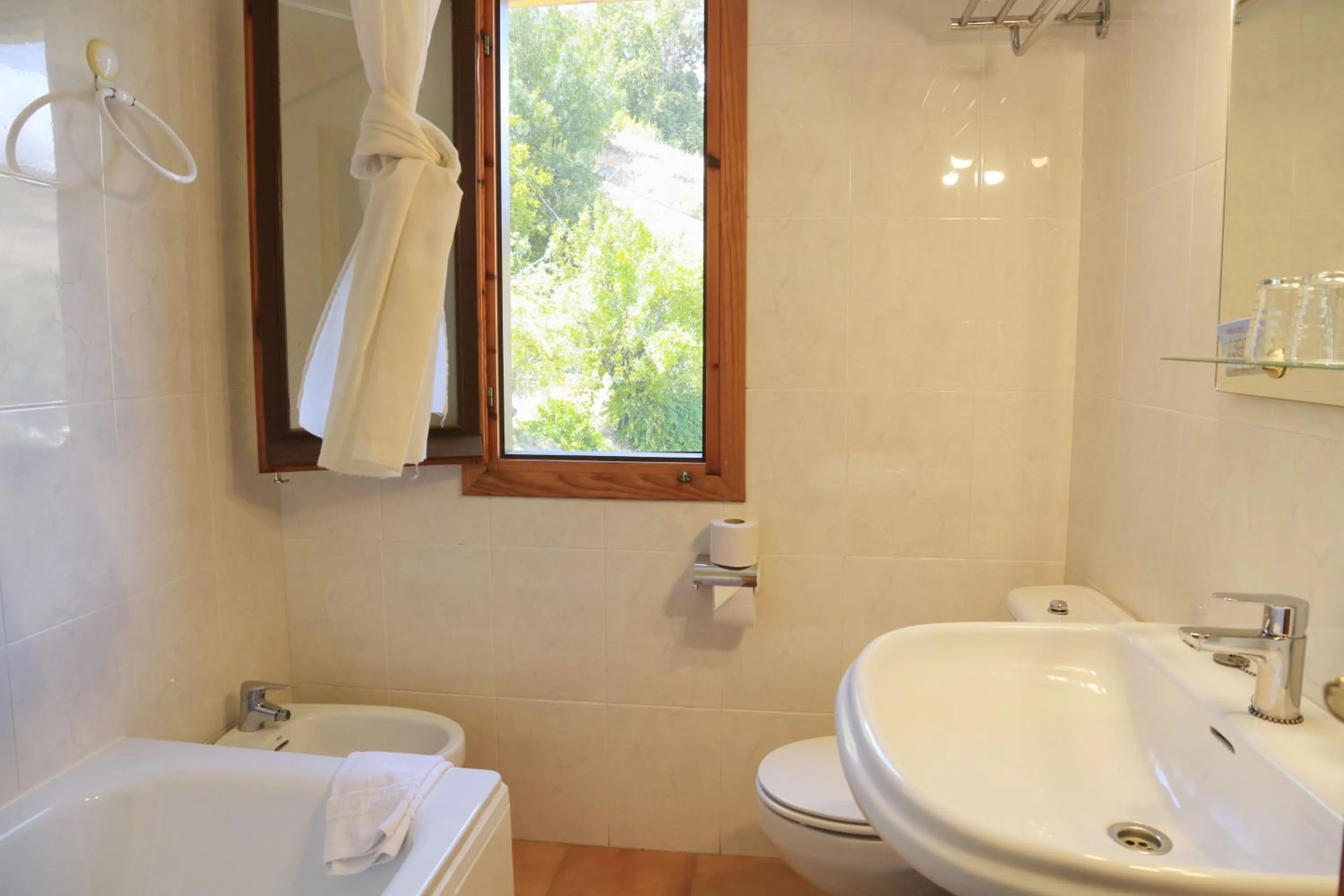 Shower in Hotel los Bérchules