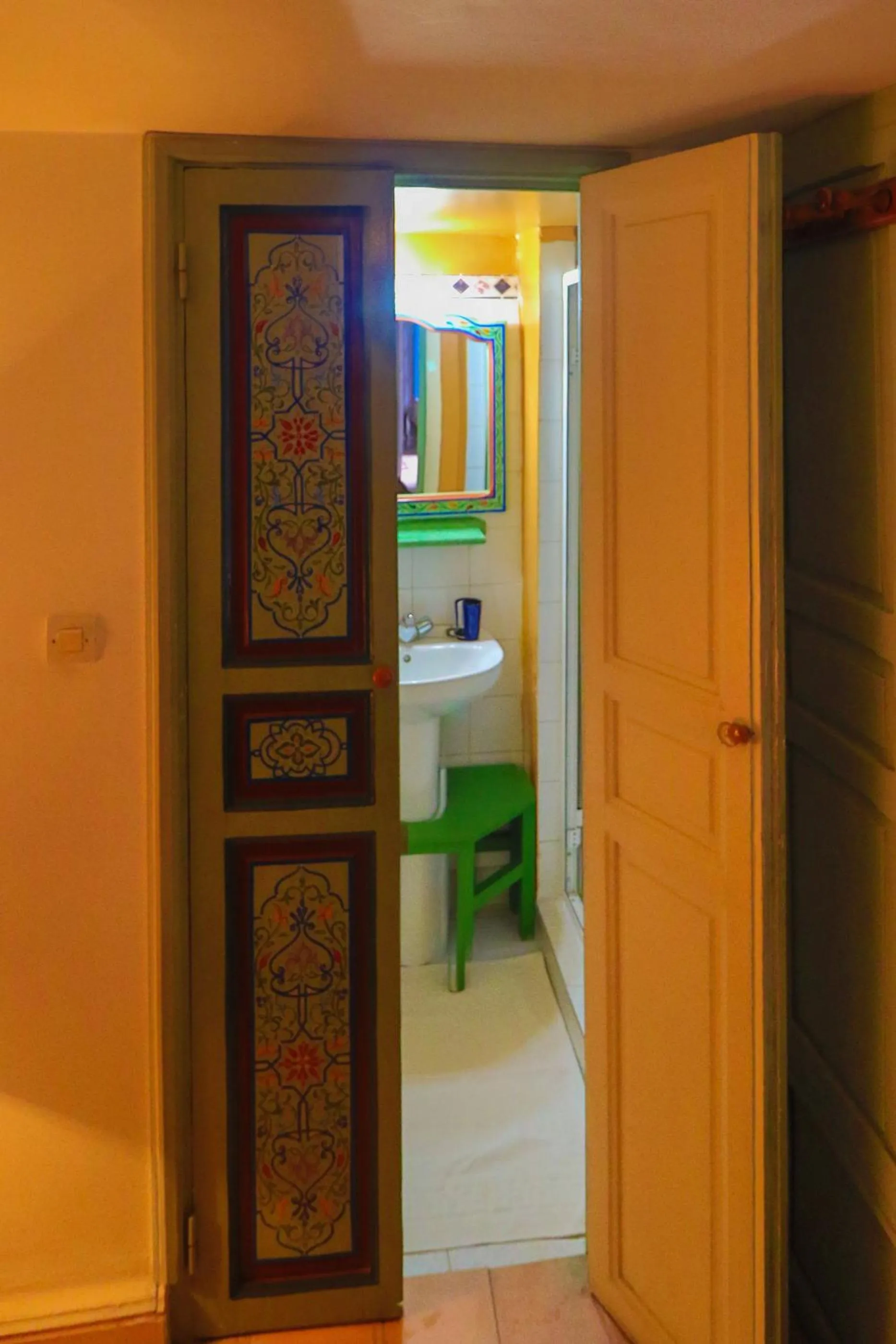 Bathroom, Bed in Les Matins Bleus