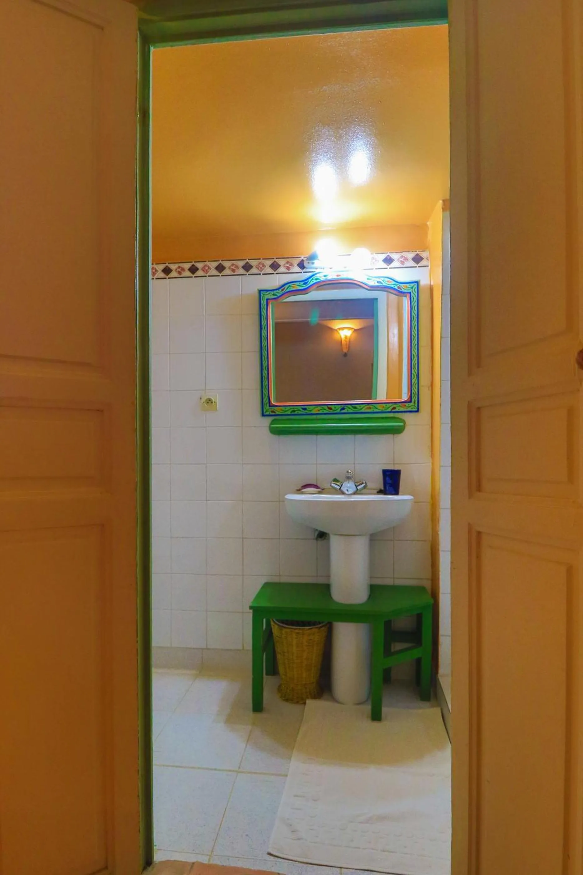 Shower in Les Matins Bleus