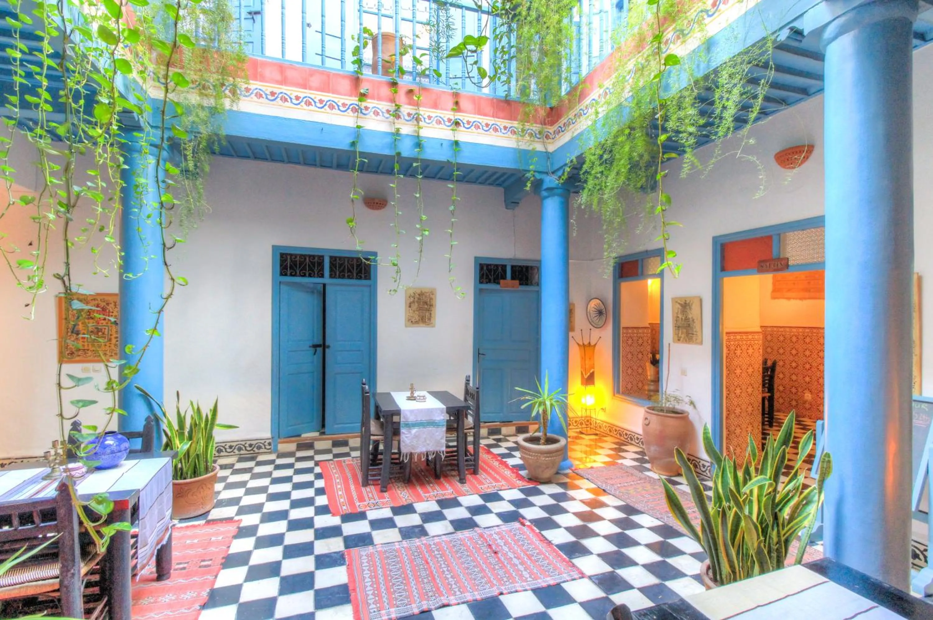 Decorative detail in Les Matins Bleus