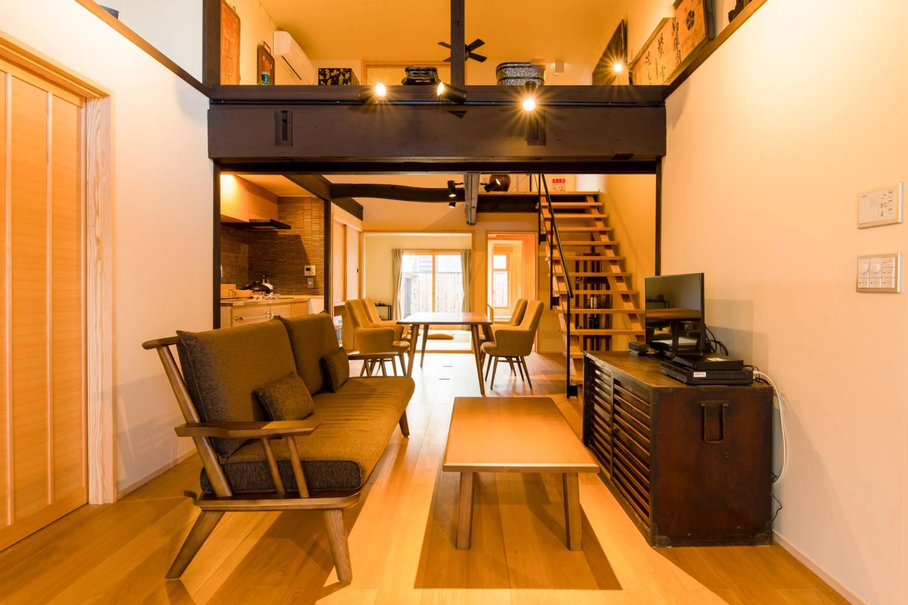 Photo of the whole room in Tsumesyo Mikuni