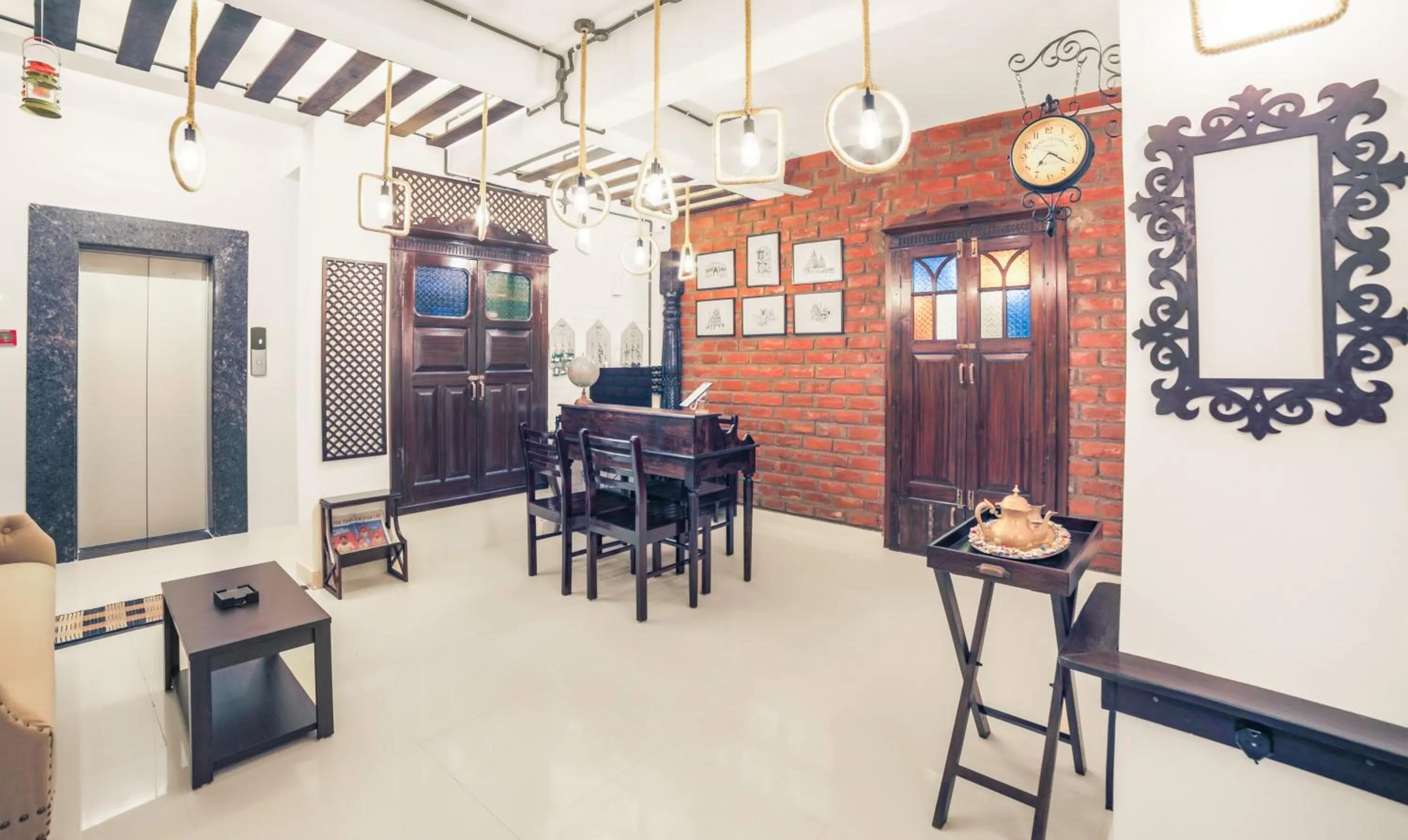 Restaurant/places to eat in Treebo Chalets, Nagpur Airport