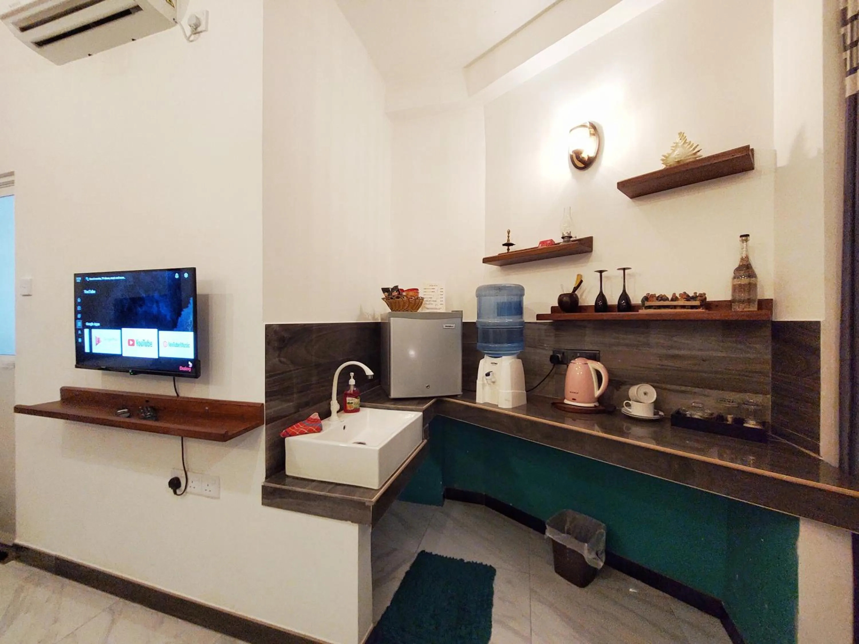 oven in CHEN VILLA - Near Airport