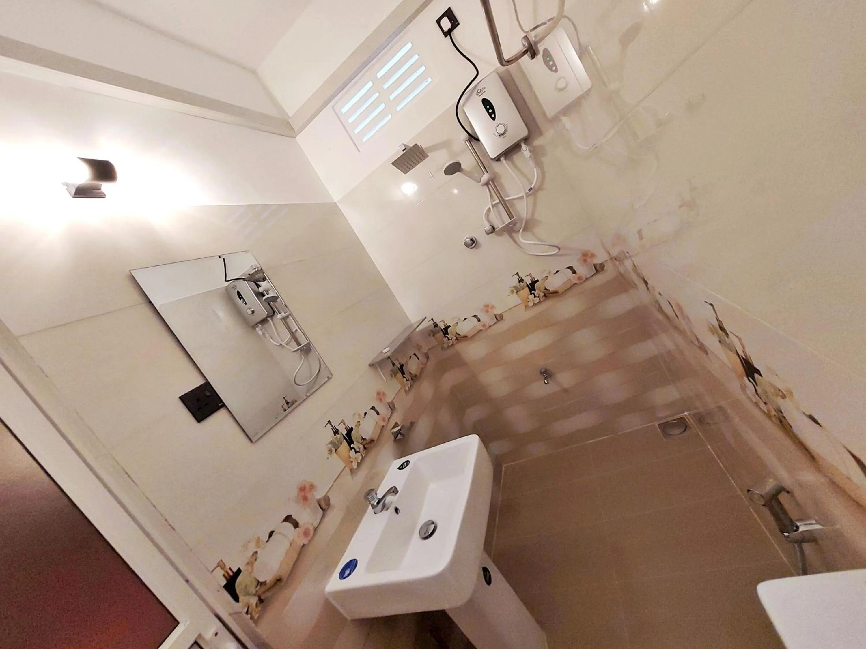 Shower in CHEN VILLA - Near Airport