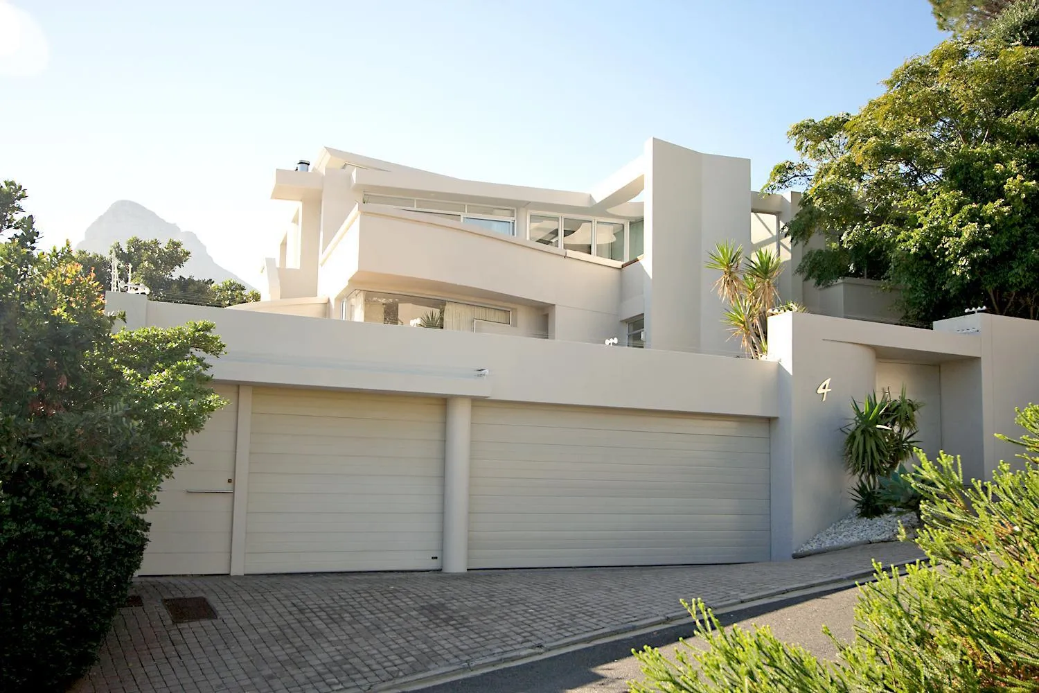 Facade/entrance in Lion's View Villa & Apartment