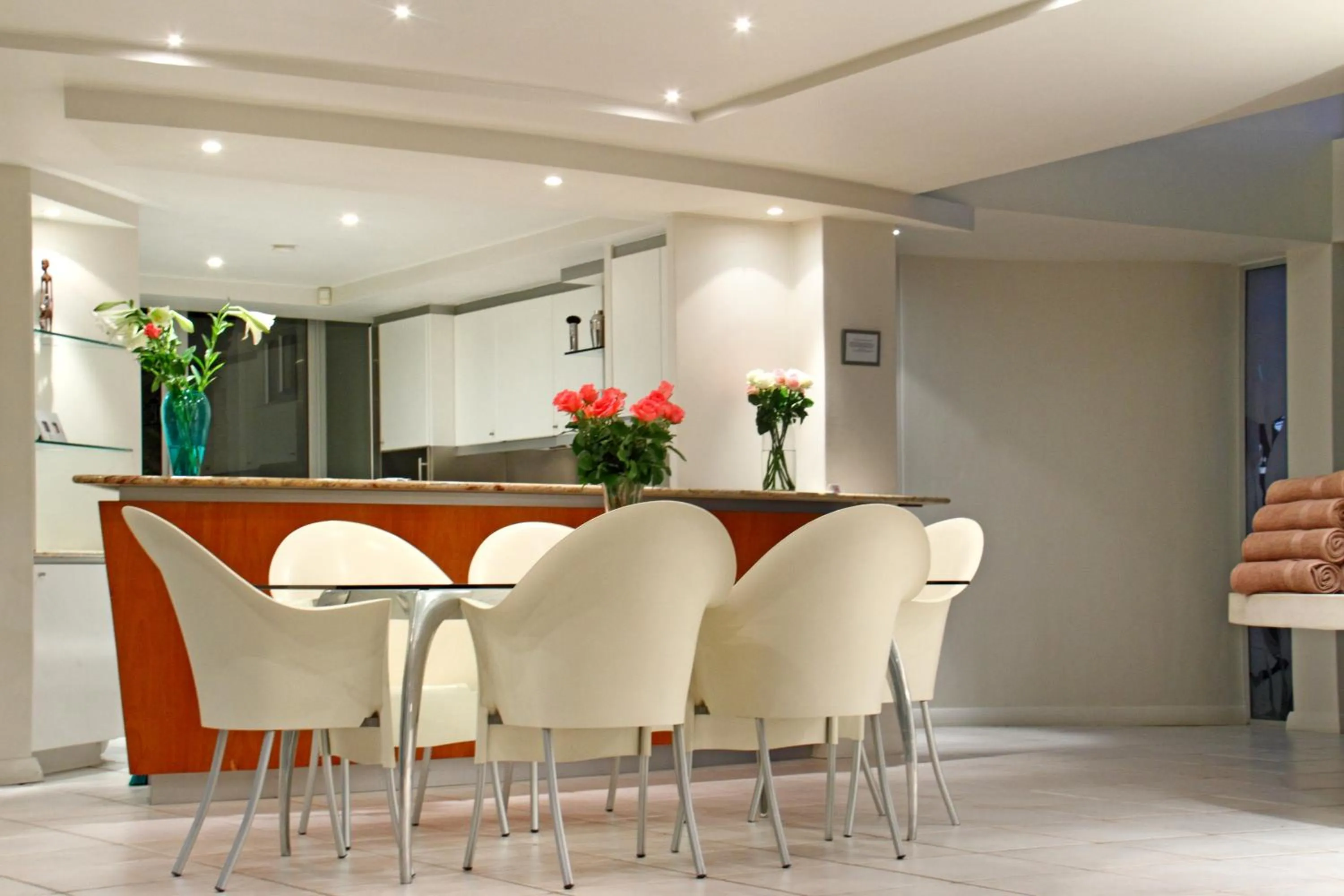 Dining area in Lion's View Villa & Apartment