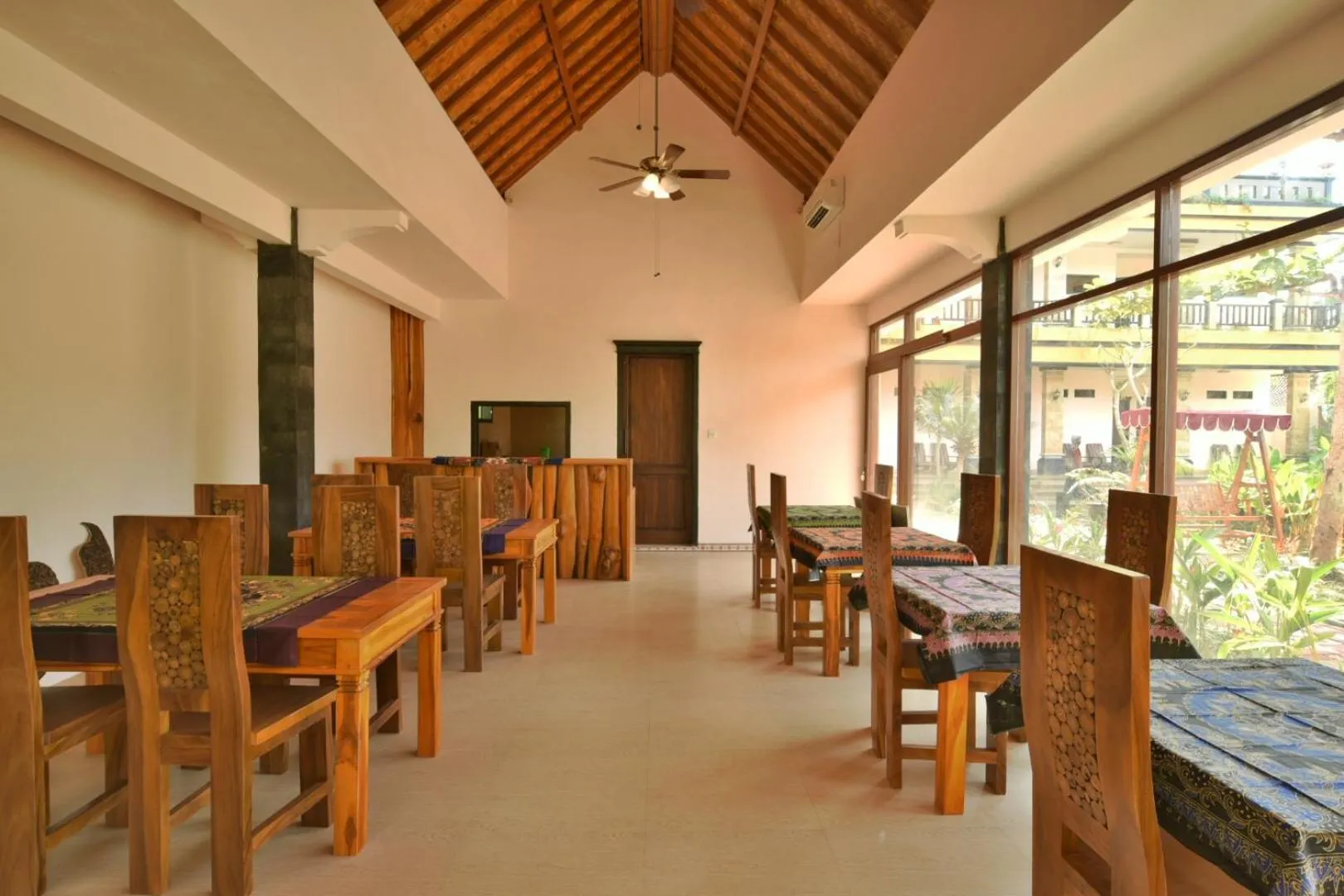 Restaurant/places to eat in Saka Boutique Hotel