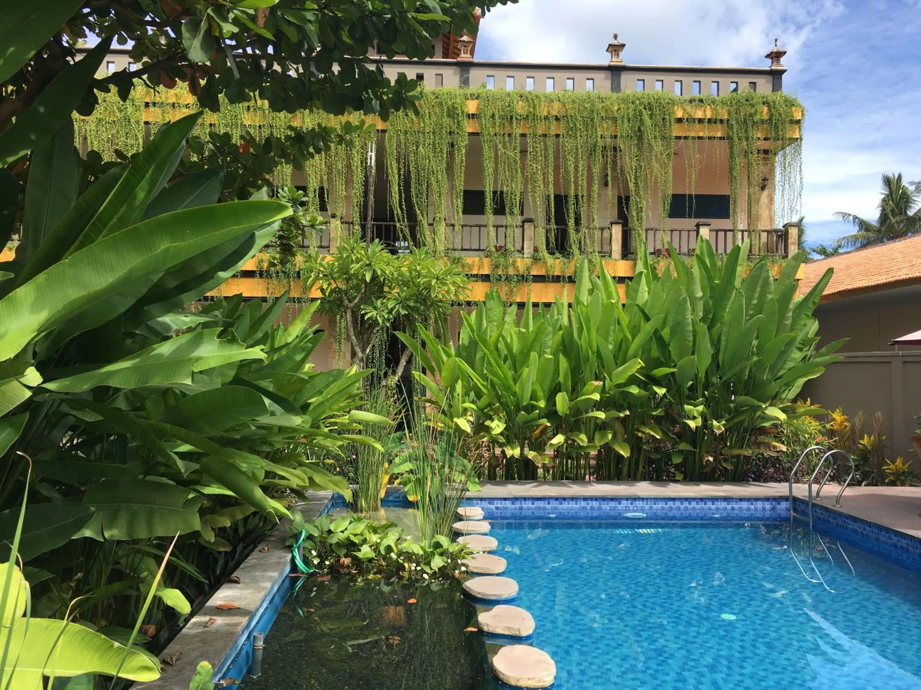 Swimming pool in Saka Boutique Hotel
