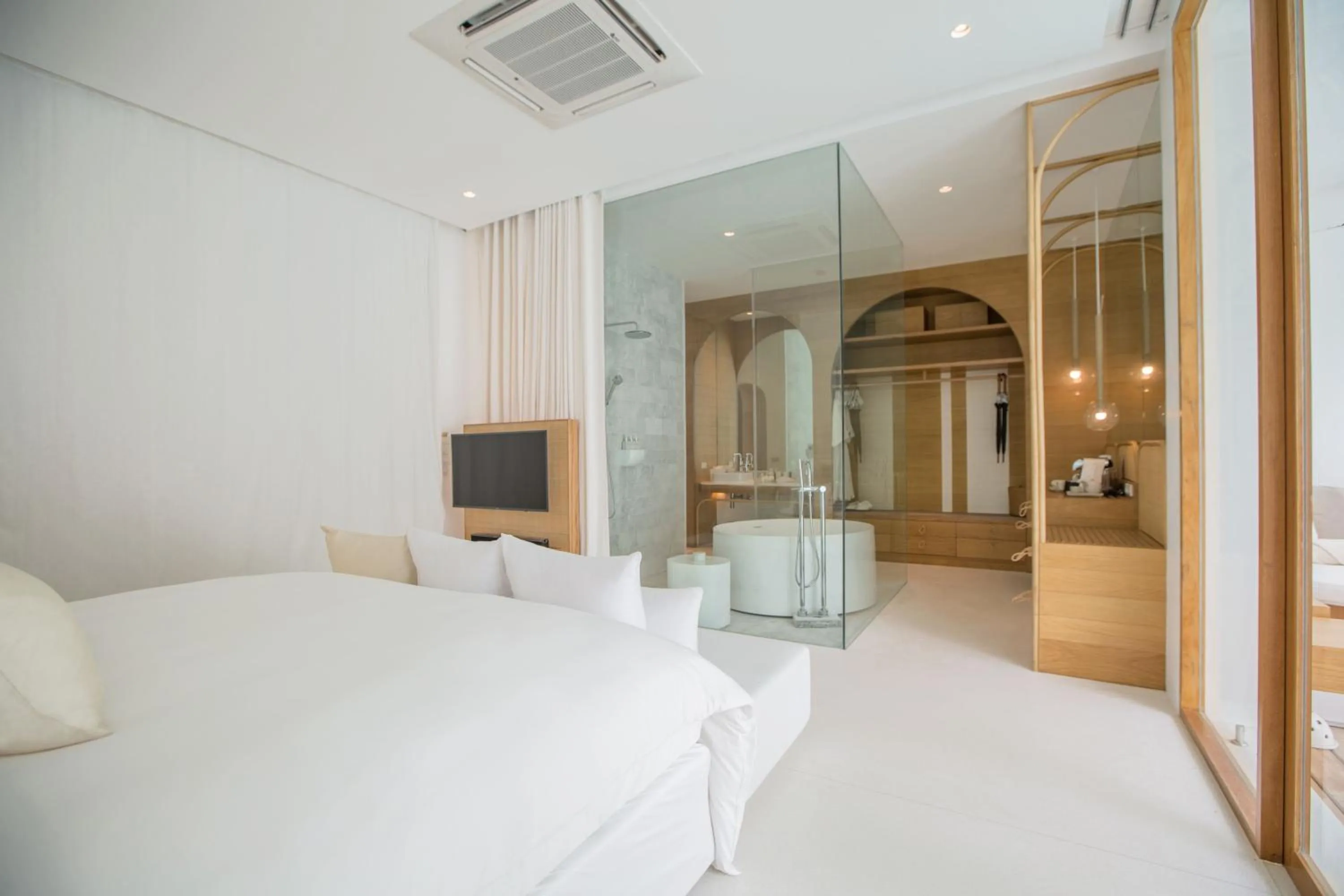 Photo of the whole room, Bed in SALA Samui Chaweng Beach Resort