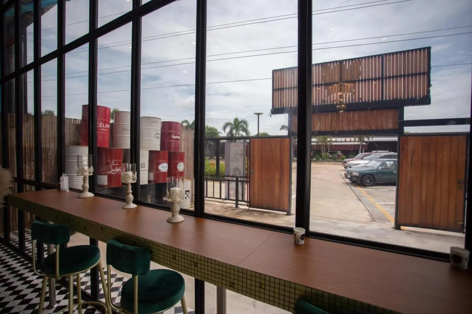 Restaurant/places to eat in The Sun resort Ratchaburi