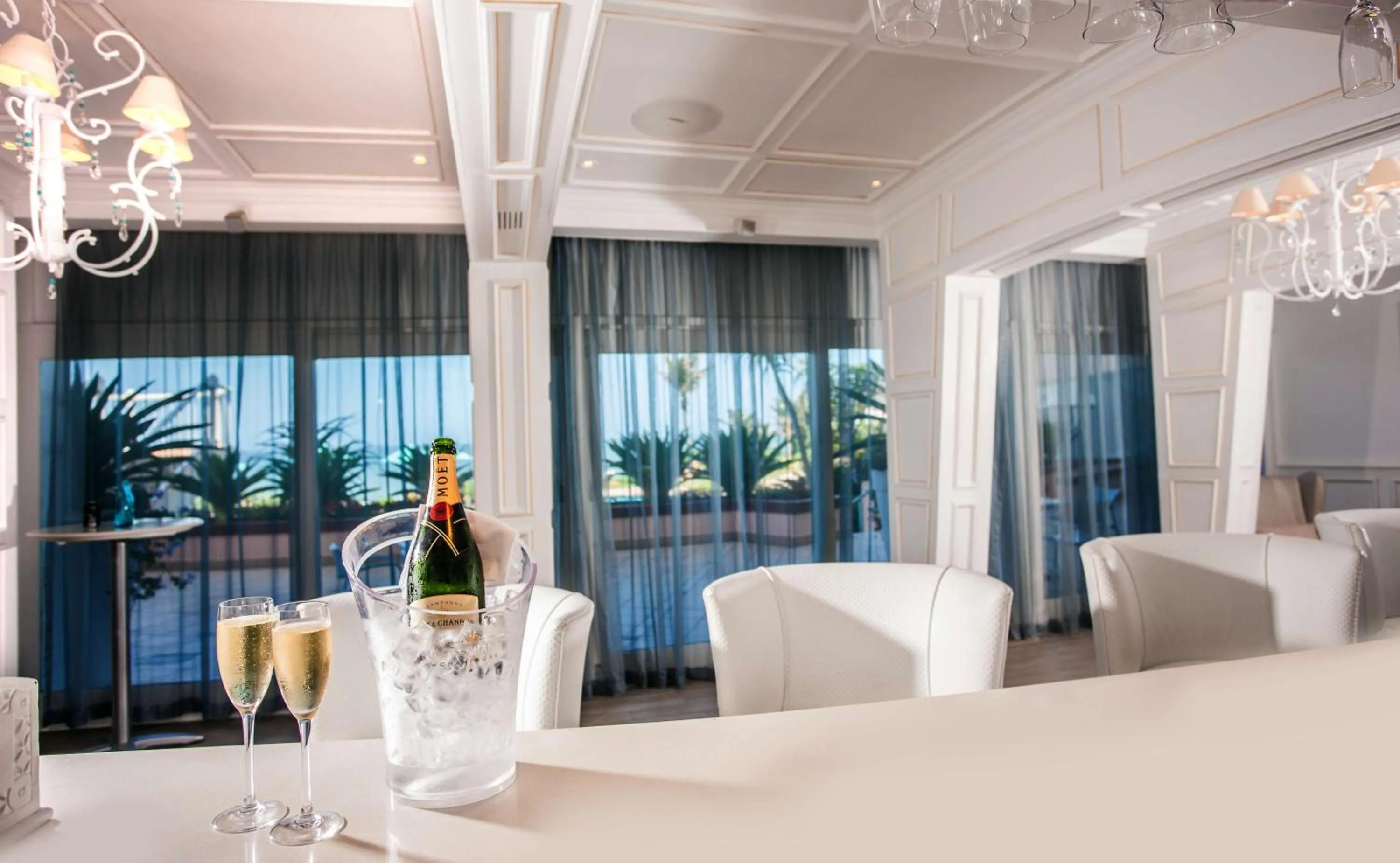 Lounge or bar in Beverly Hills