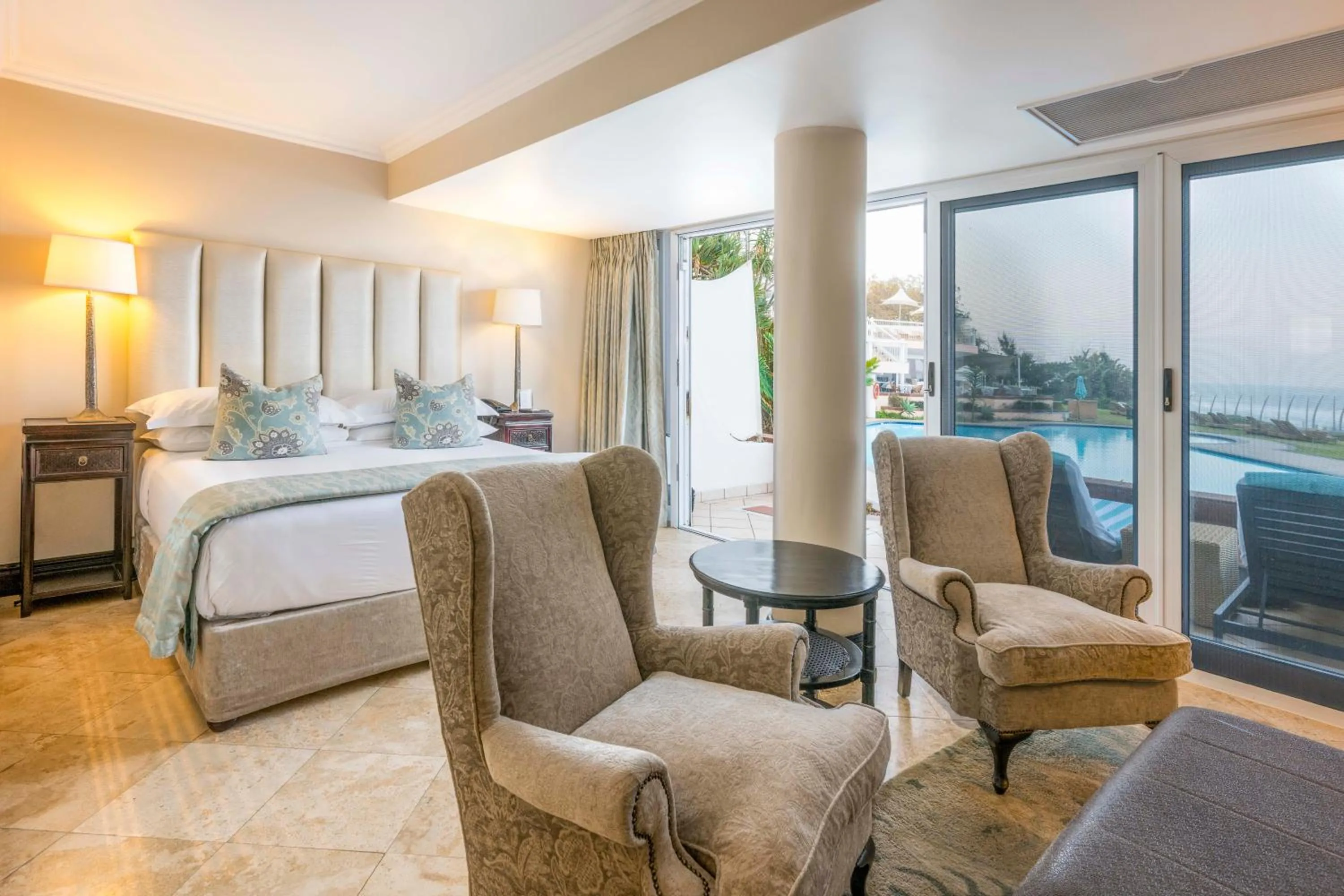 Living room, Bed in Beverly Hills