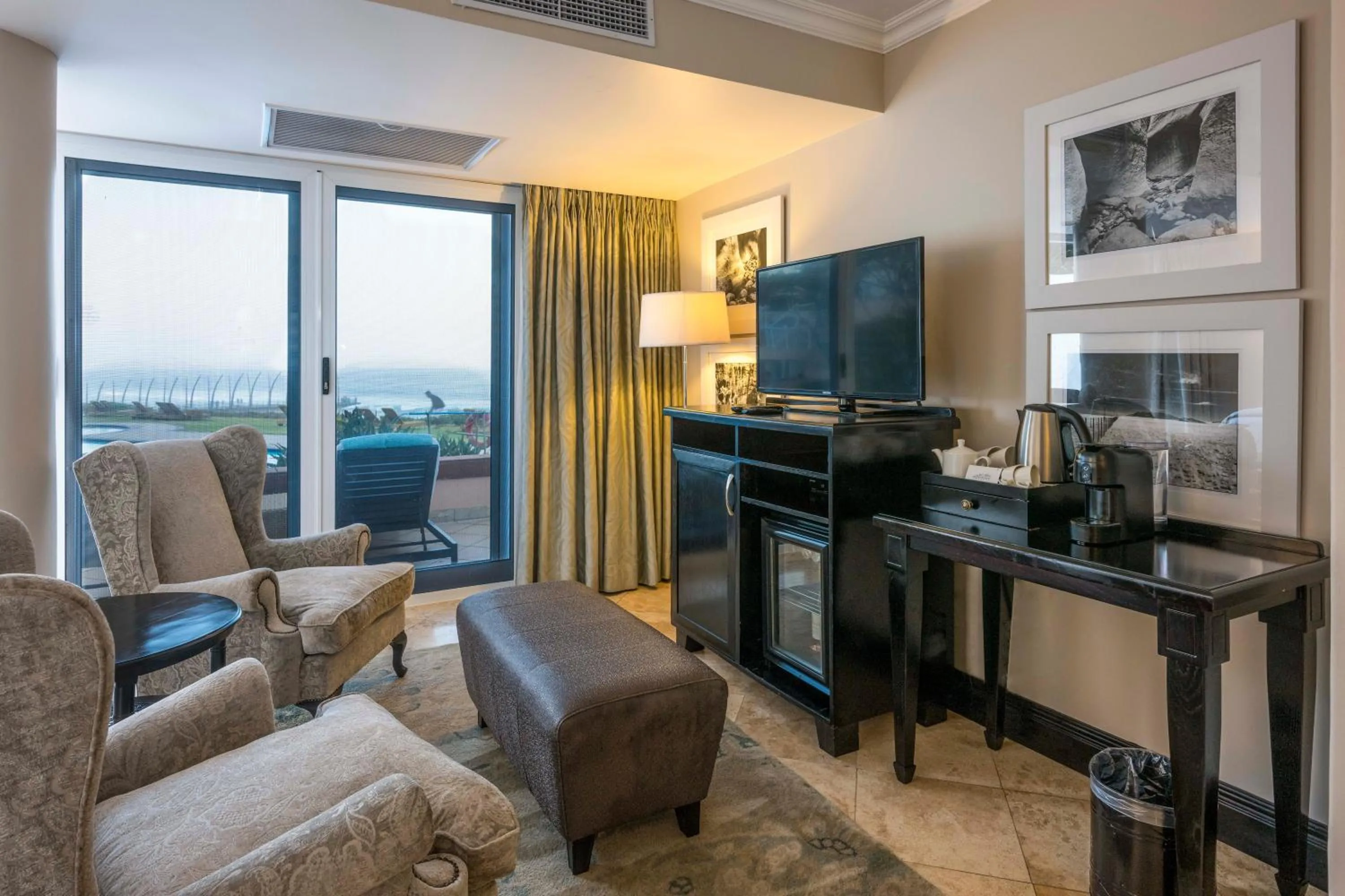 TV and multimedia in Beverly Hills