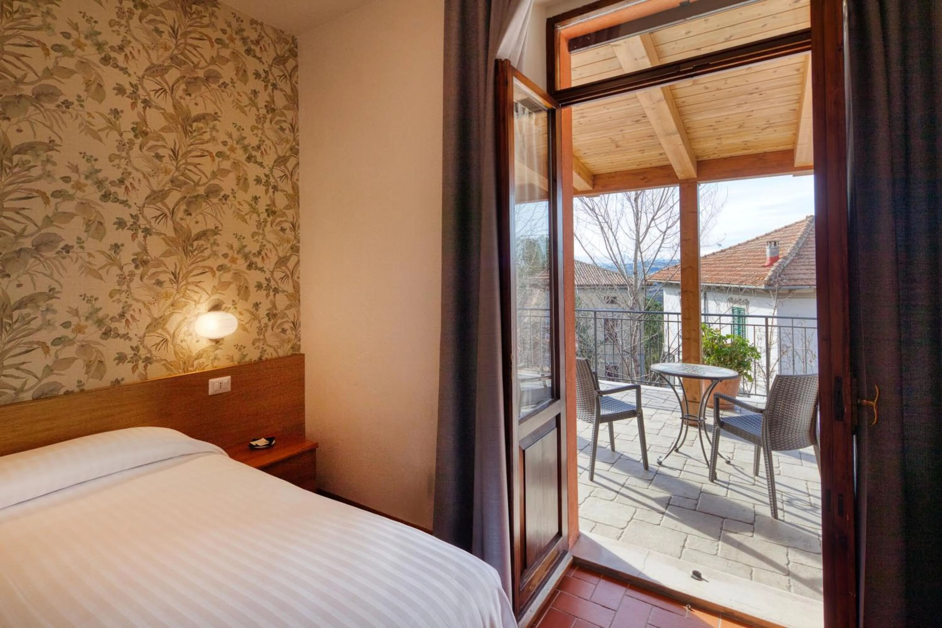 Balcony/Terrace, Bed in Hotel La Palomba