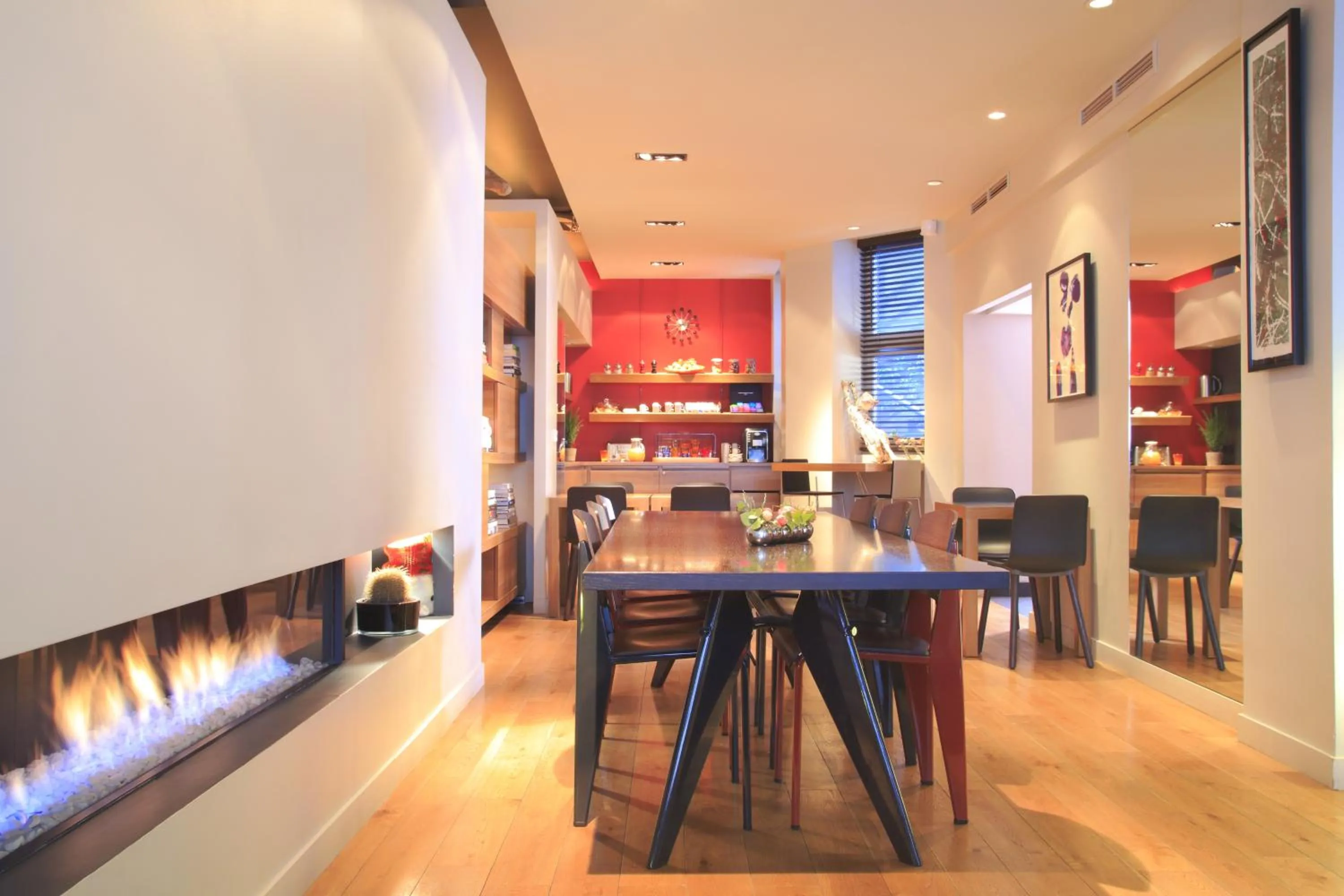 Restaurant/places to eat in Fred'Hotel