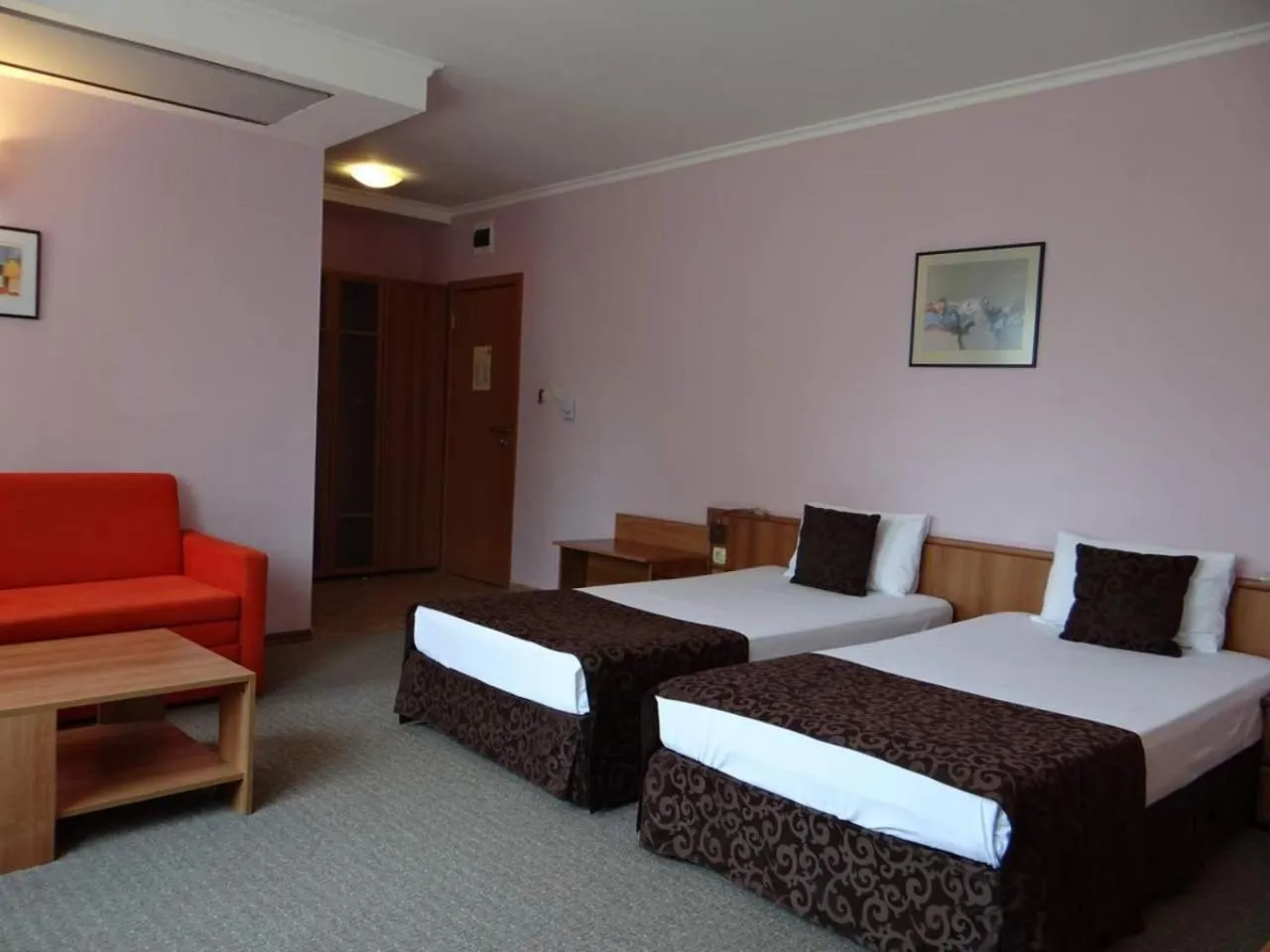 Photo of the whole room, Bed in Hotel Real