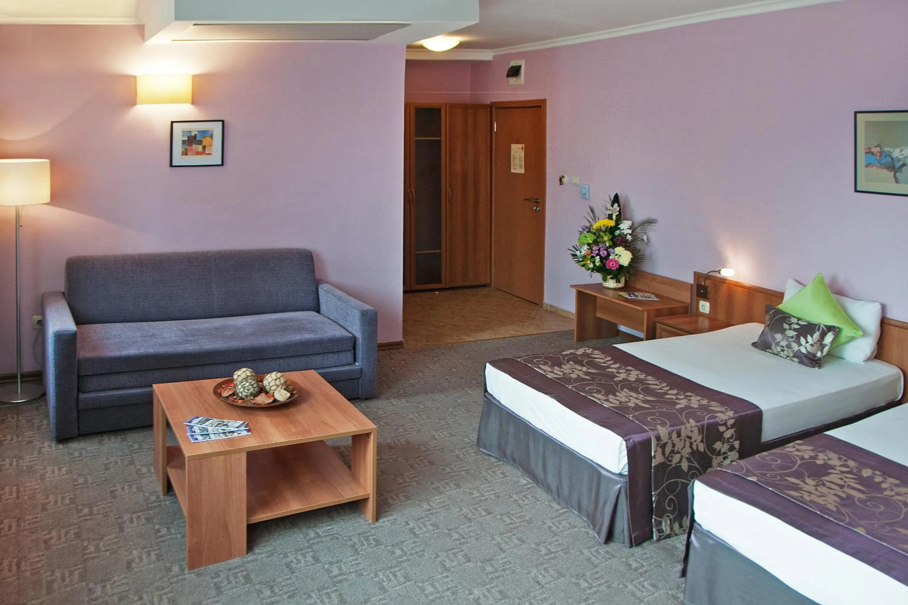 Photo of the whole room, Bed in Hotel Real