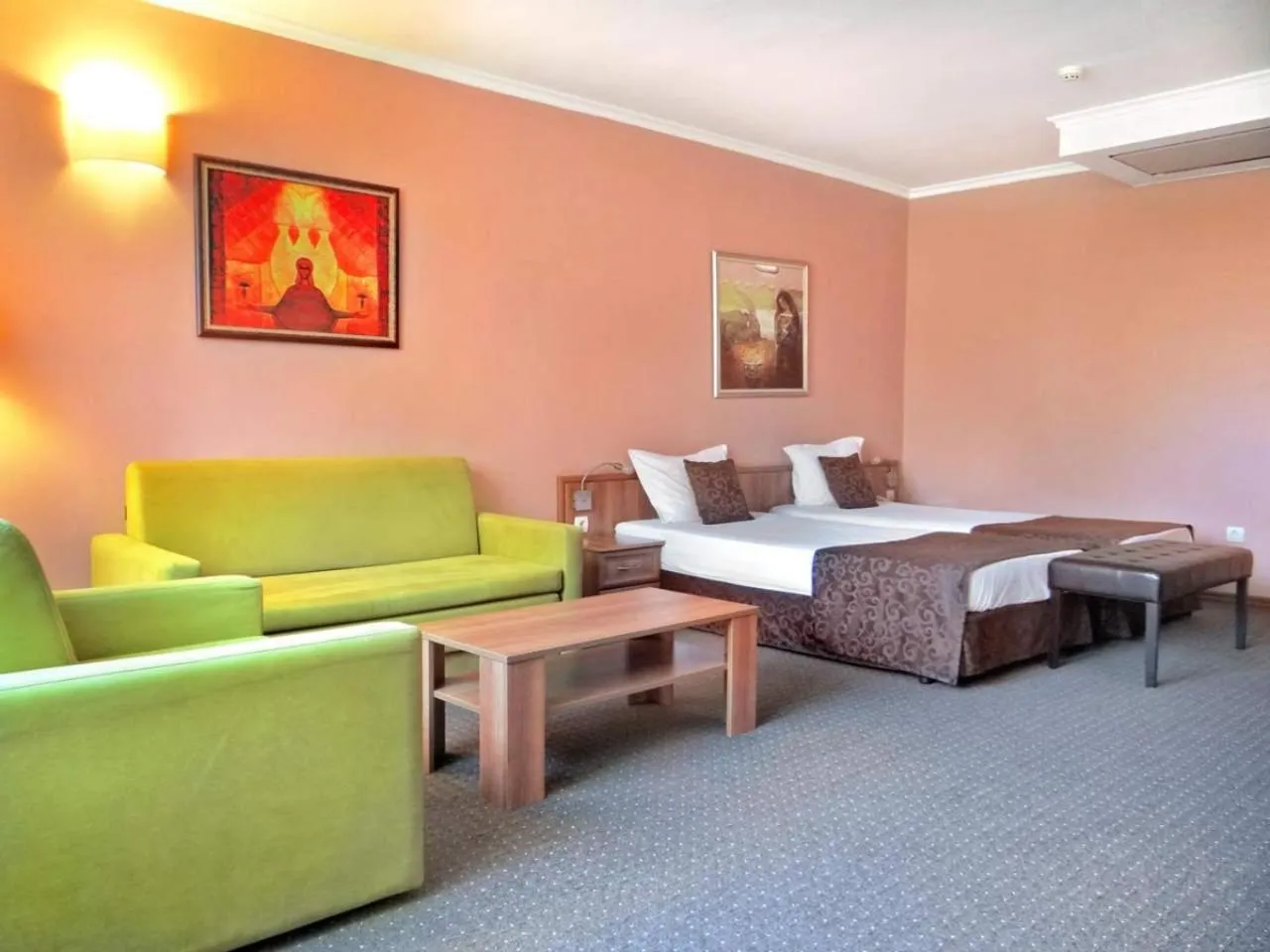 Photo of the whole room, Bed in Hotel Real