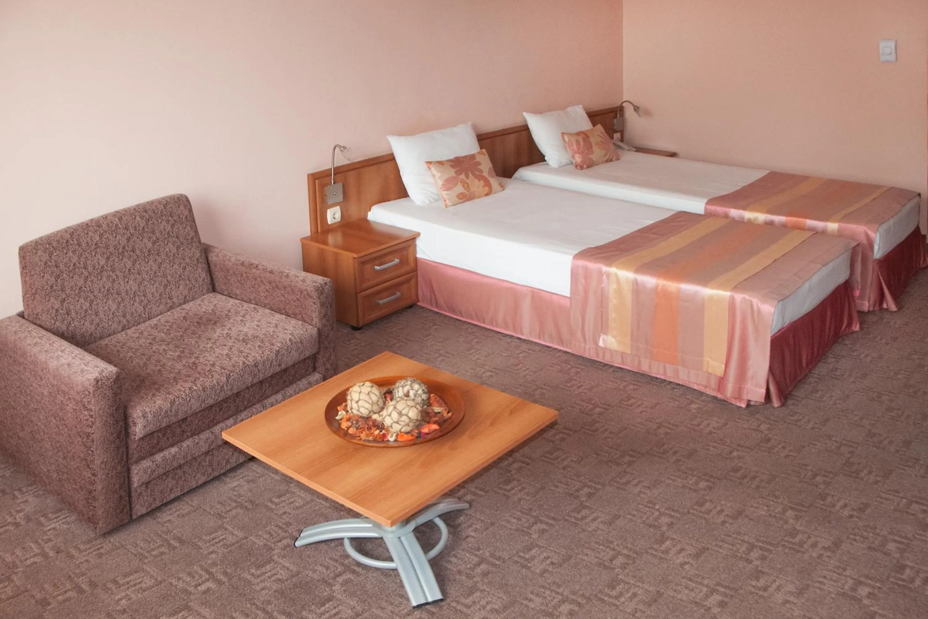 Photo of the whole room, Bed in Hotel Real