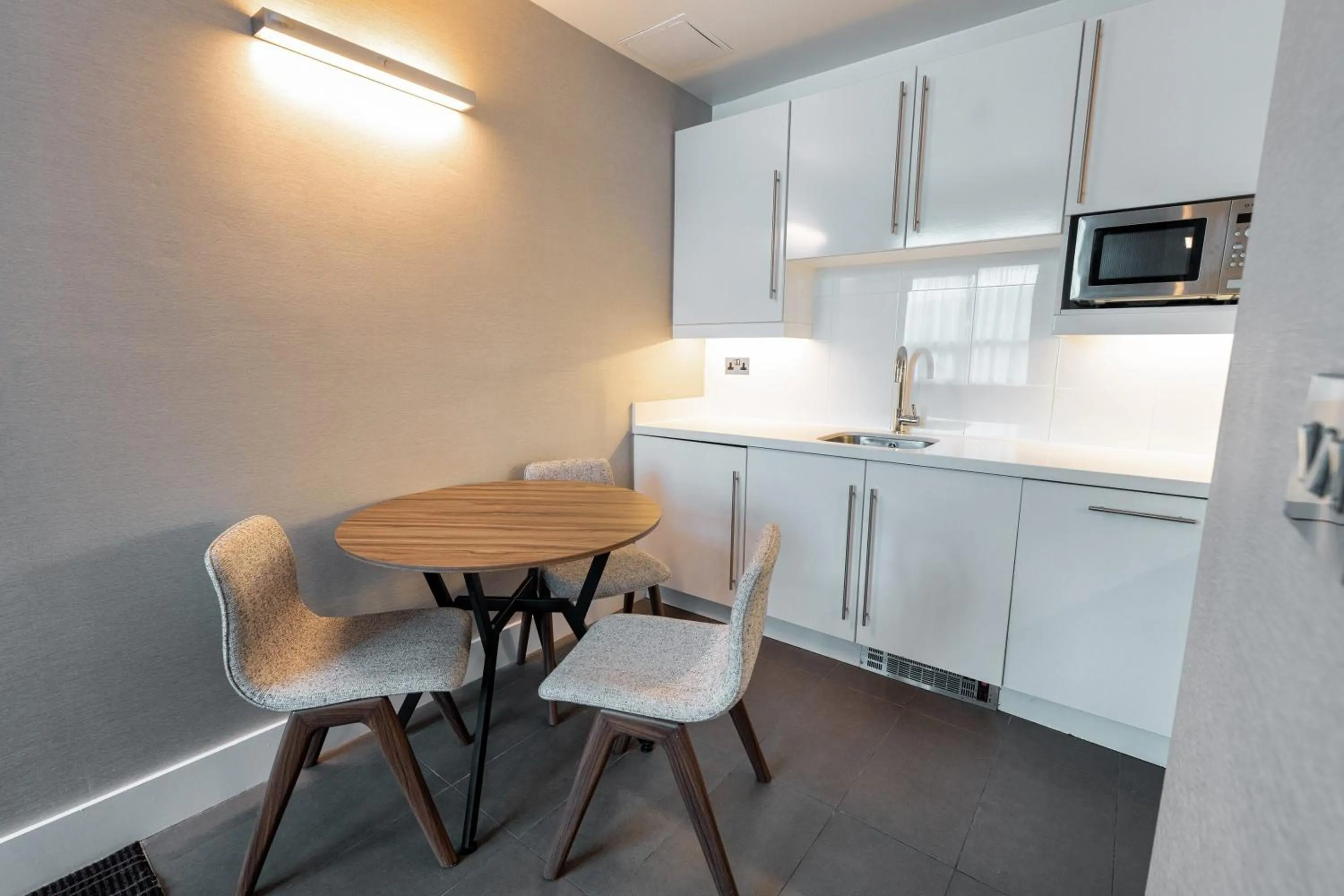Kitchen or kitchenette in Sandman Signature Newcastle Hotel