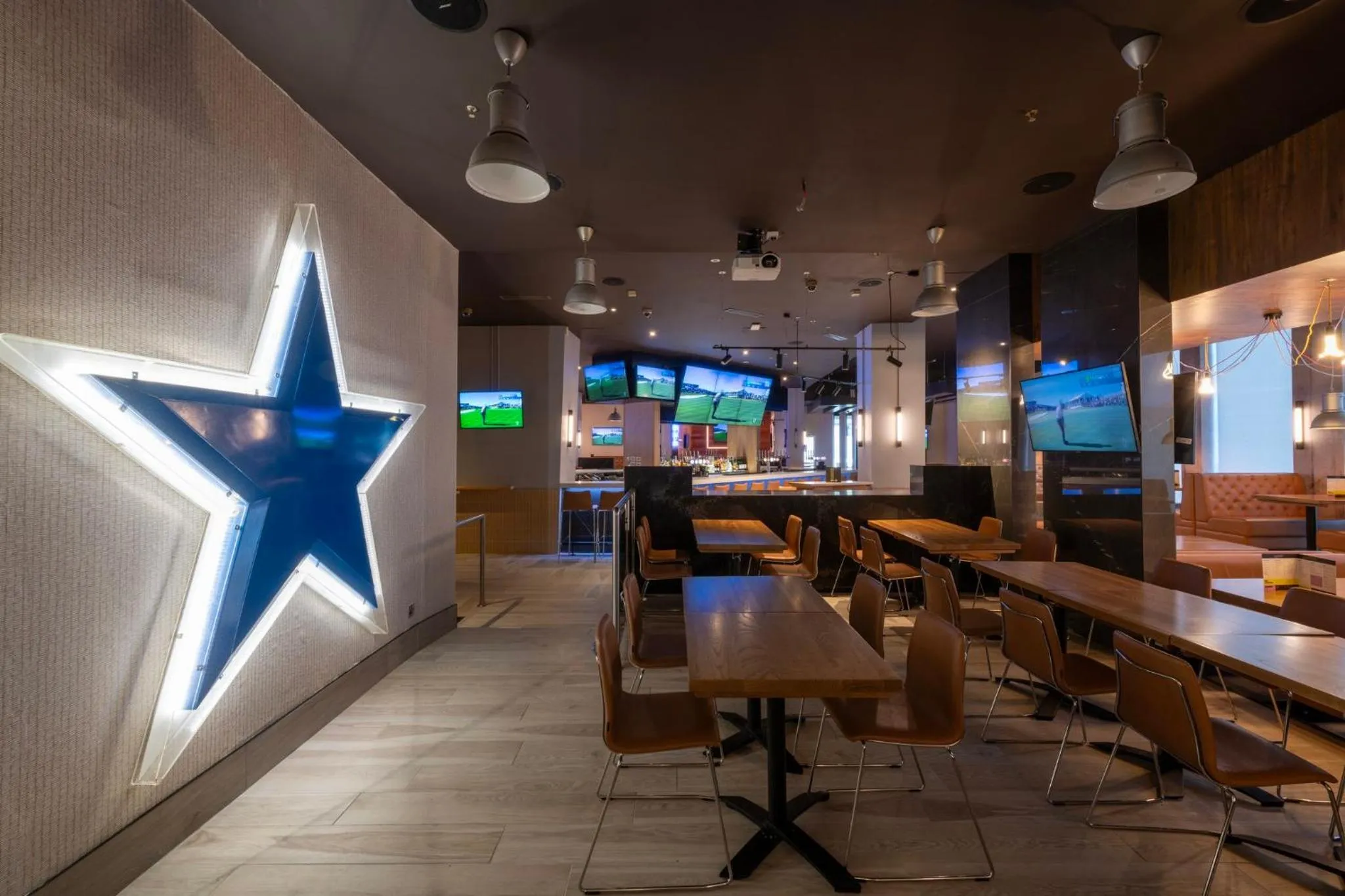 Restaurant/places to eat in Sandman Signature Newcastle Hotel