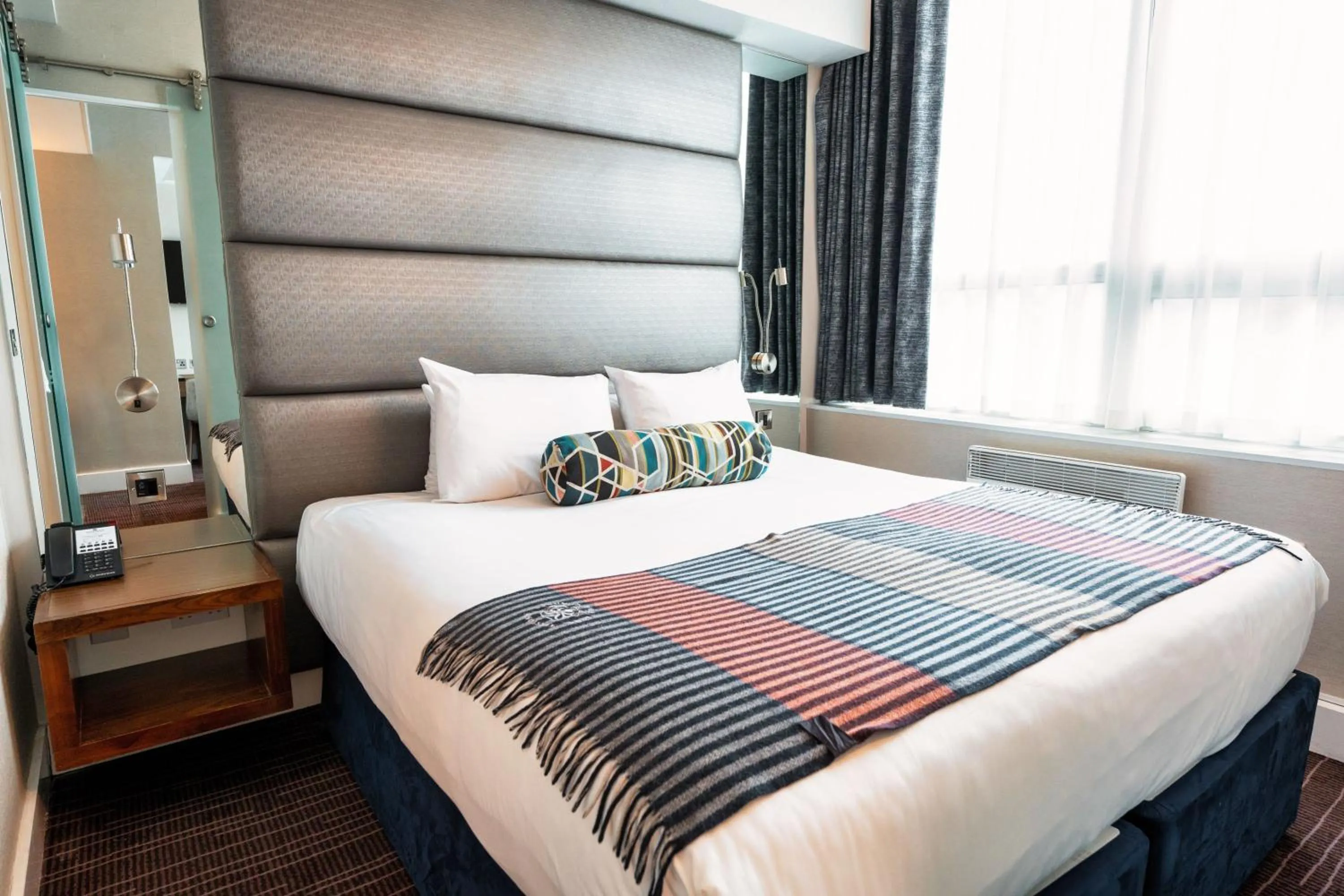 Bedroom, Bed in Sandman Signature Newcastle Hotel