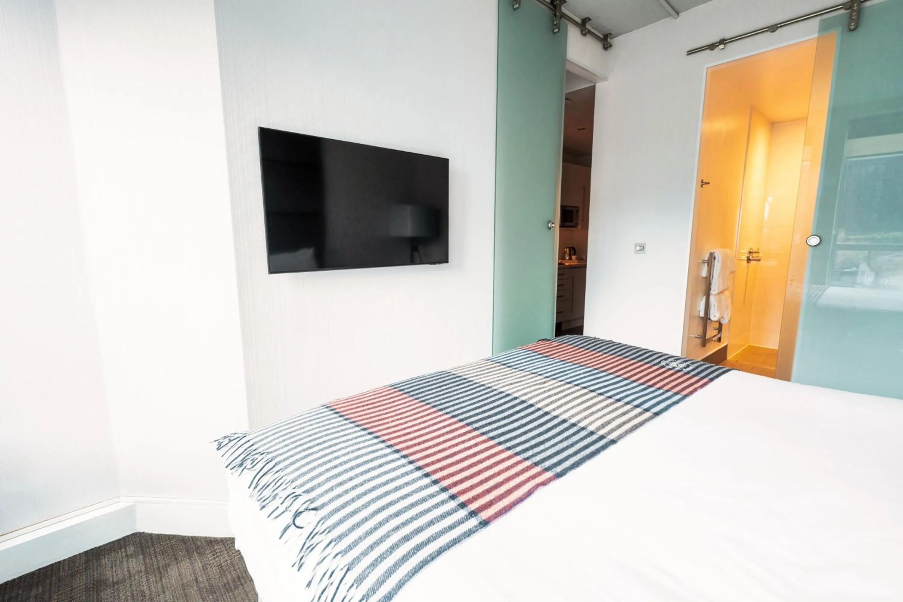 Bedroom, Bed in Sandman Signature Newcastle Hotel