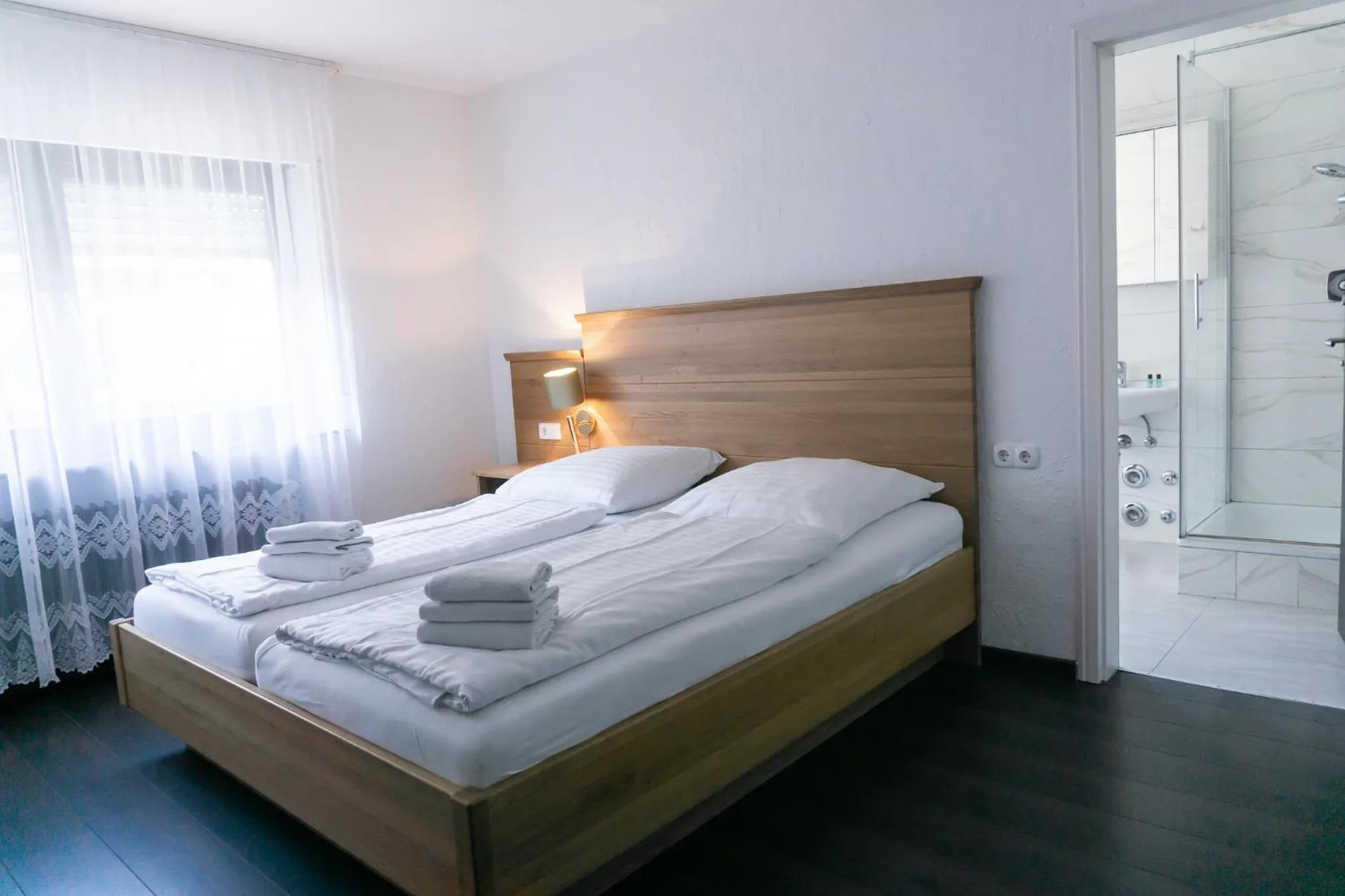 Bedroom, Bed in Eisberg Gästehaus & De Luxe Appartements