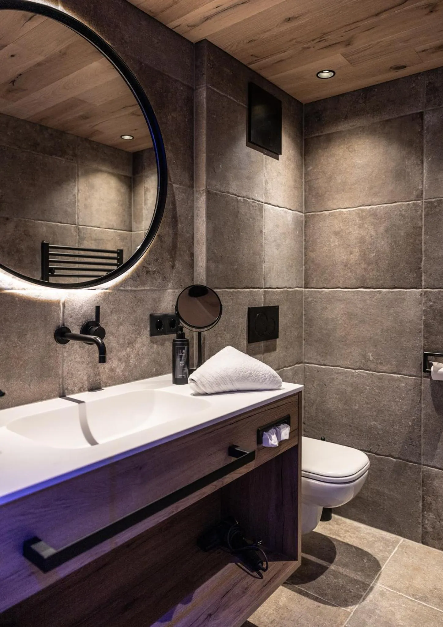 Shower in Hotel Lamtana