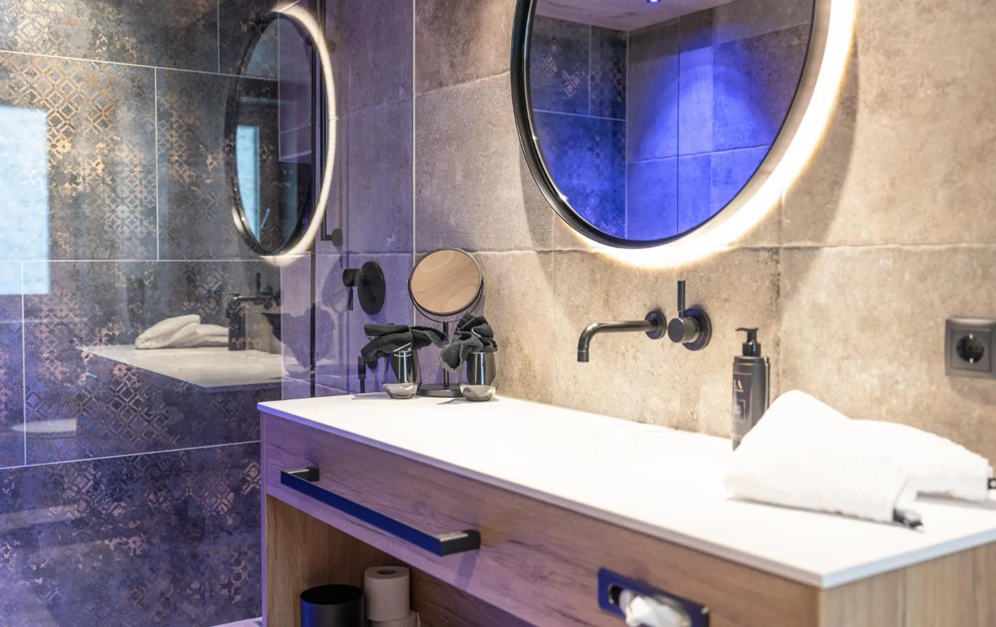 Shower in Hotel Lamtana