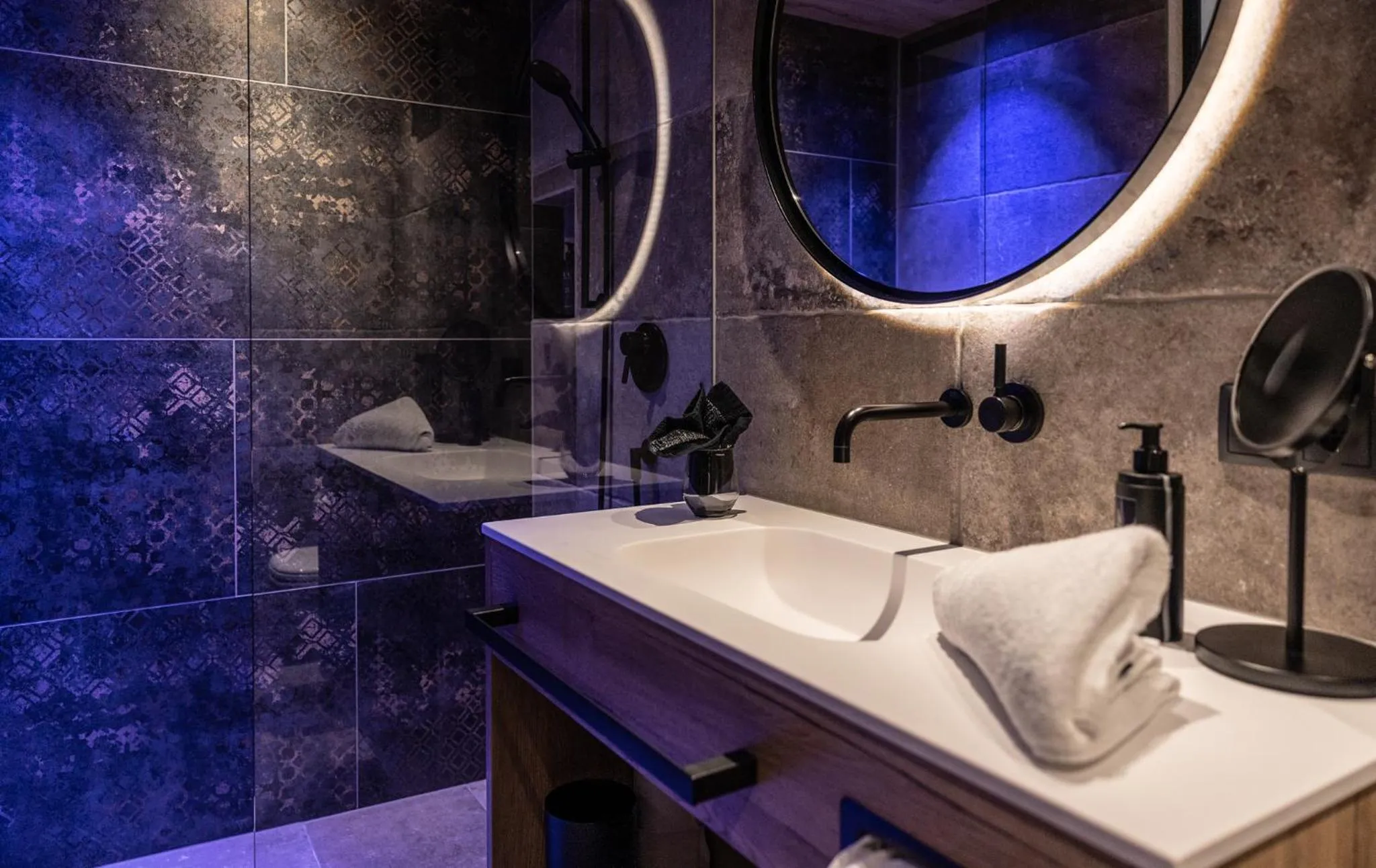 Shower in Hotel Lamtana