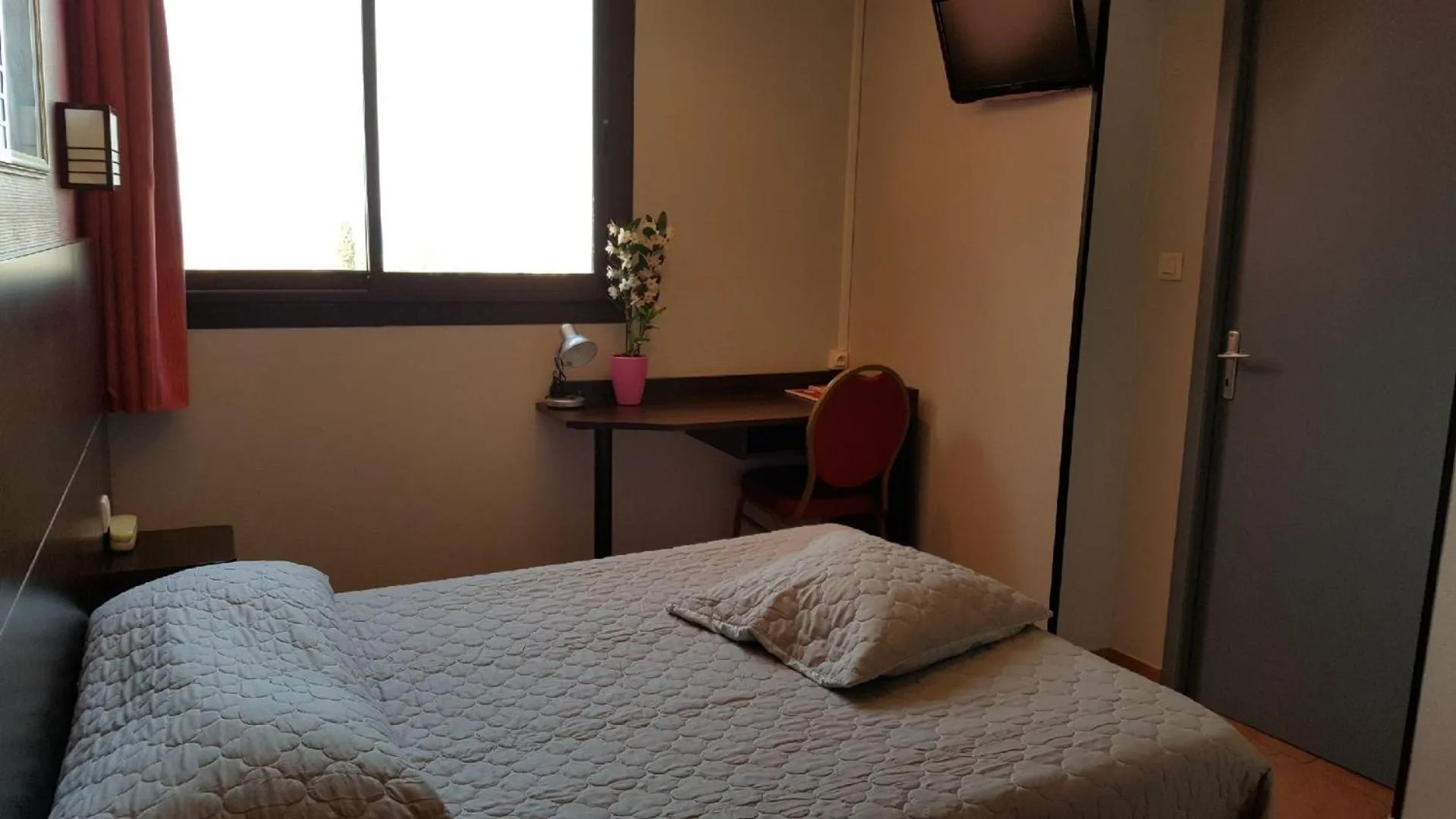 Bed in Hôtel L'Hacienda