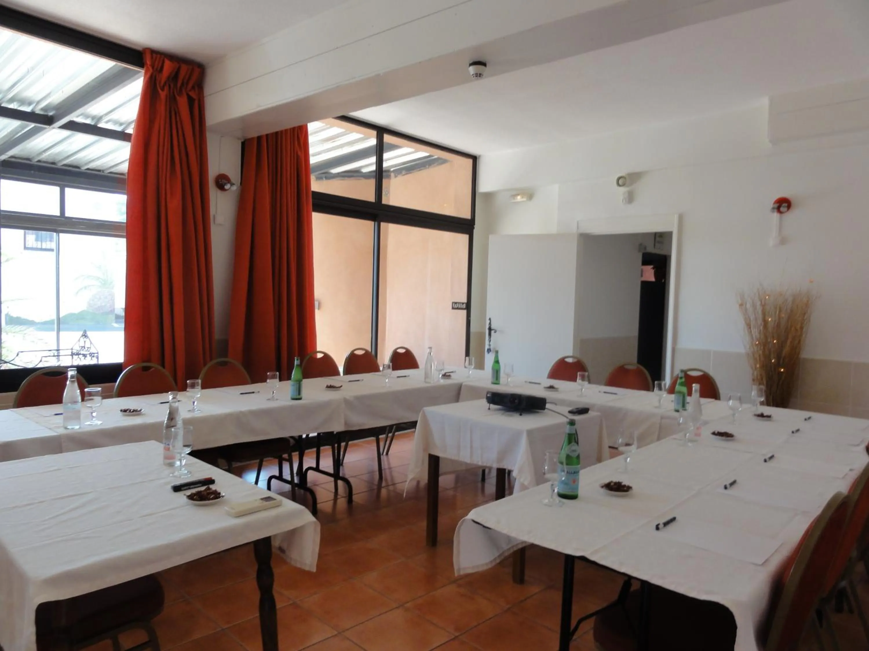 Meeting/conference room in Hôtel L'Hacienda