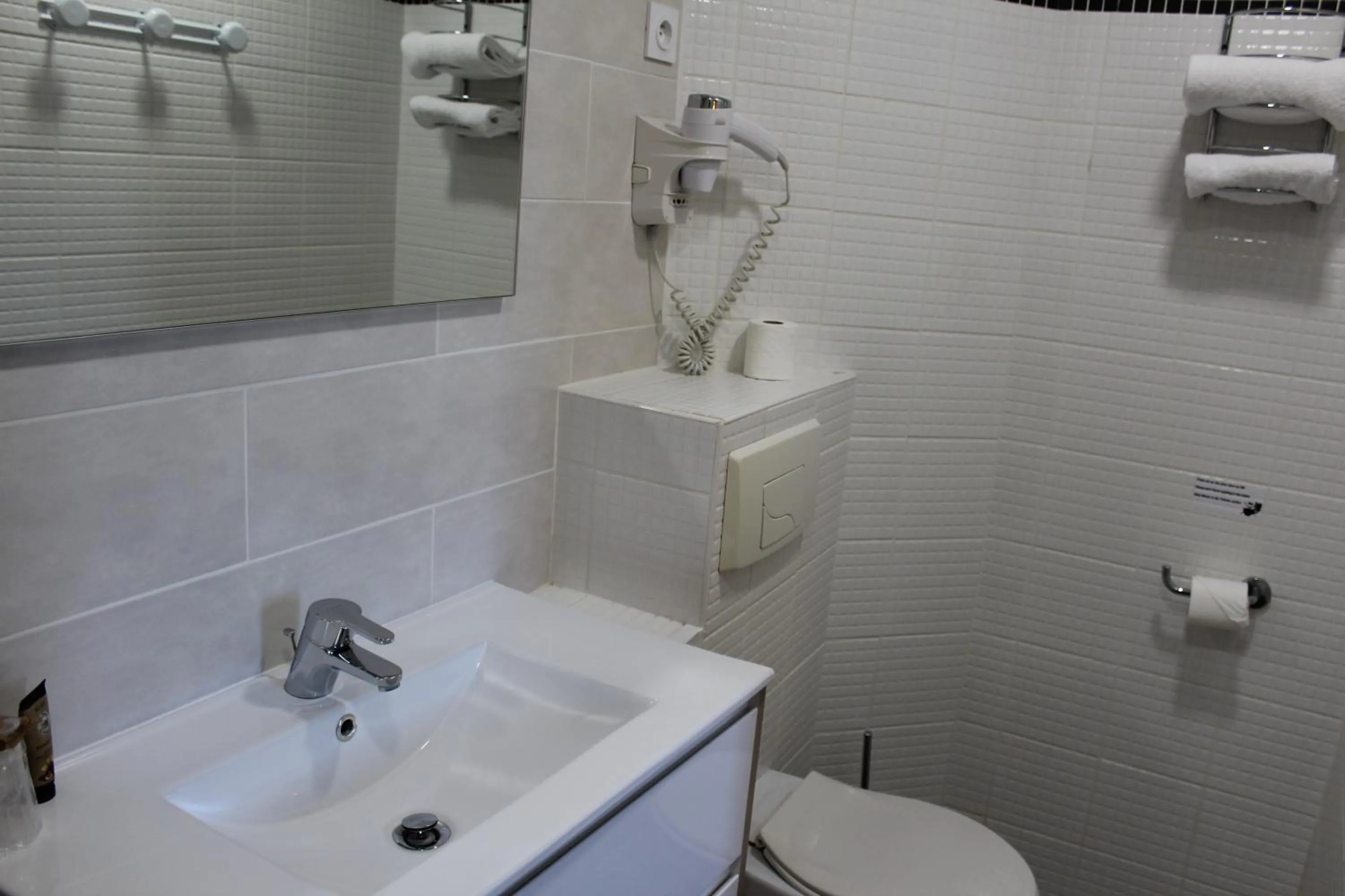 Bathroom in Hôtel L'Hacienda