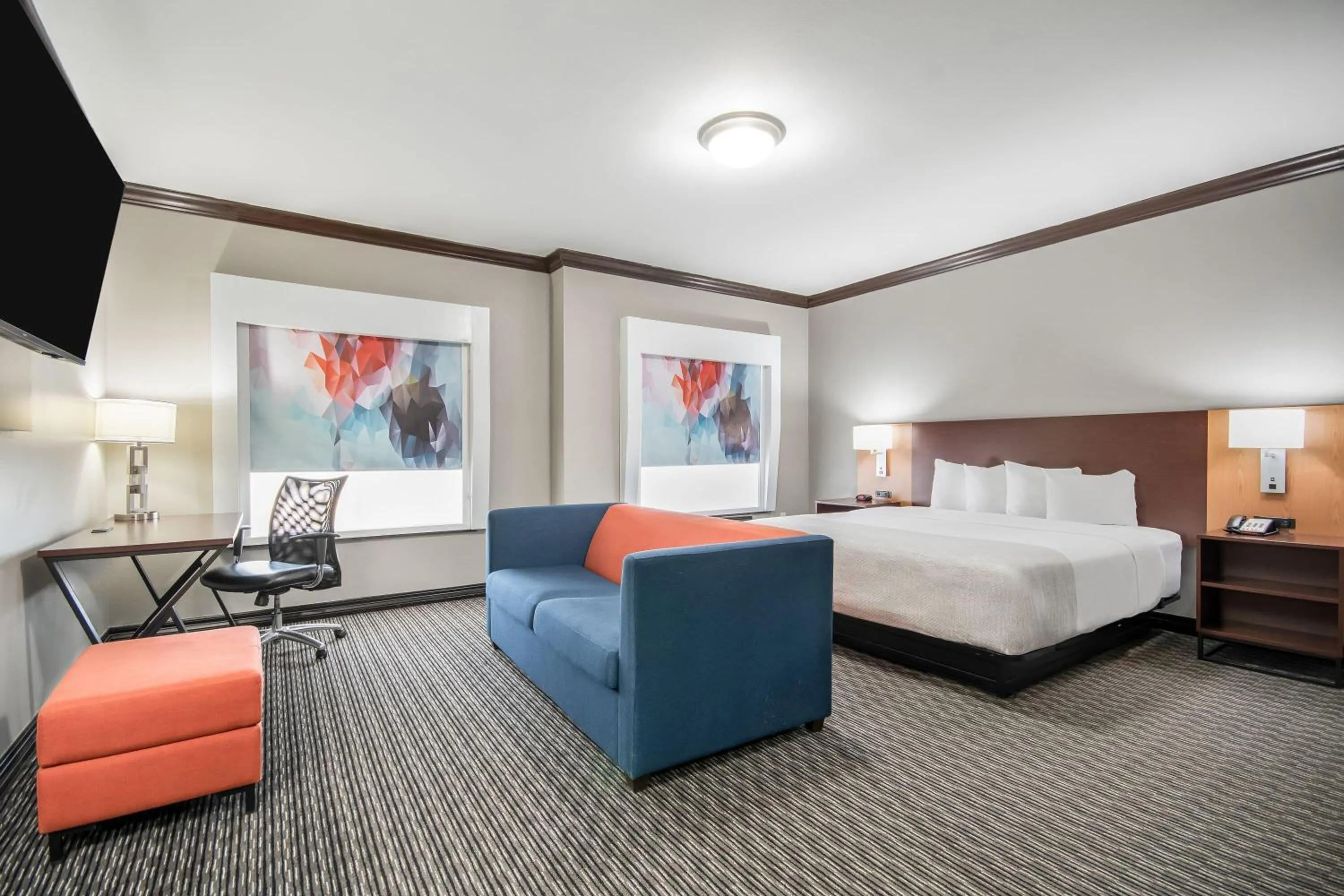 Bed in Hawthorn Suites by Wyndham Lubbock