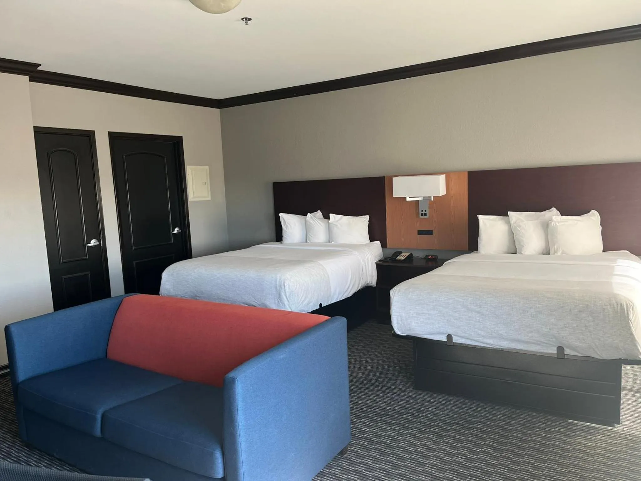 Bed in Hawthorn Suites by Wyndham Lubbock