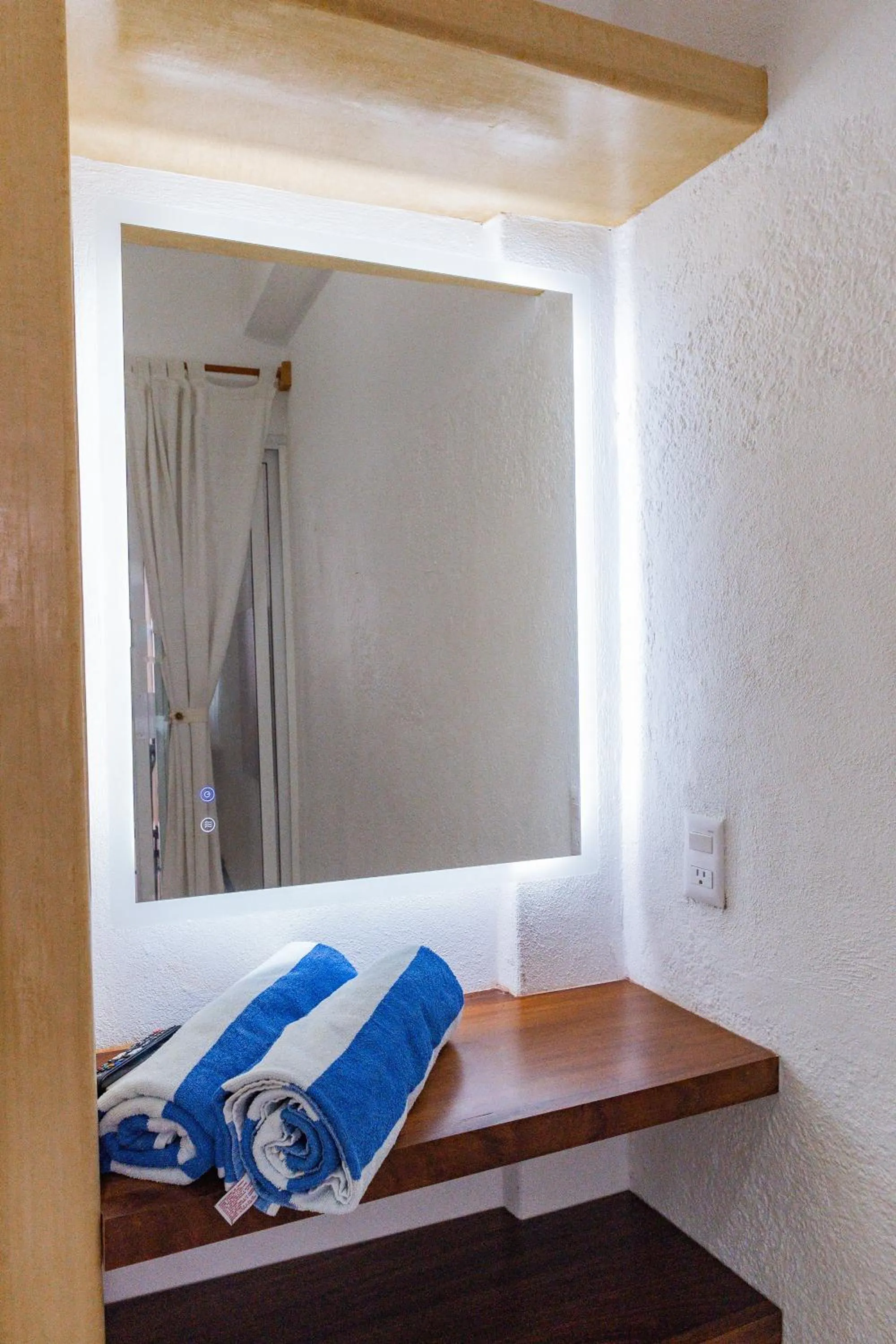 towels, Bed in Arena Suites