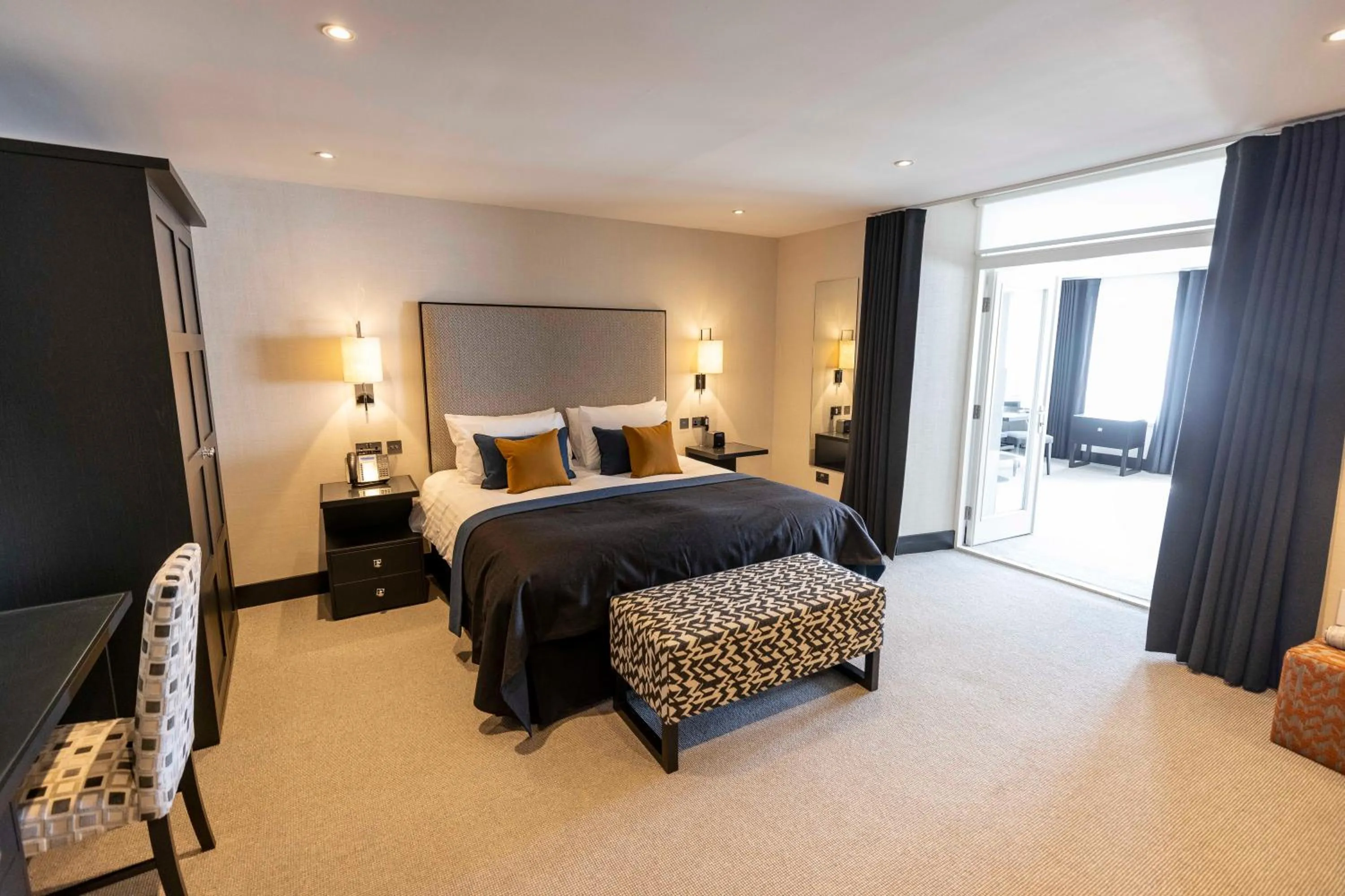 Patio, Bed in The Chester Hotel