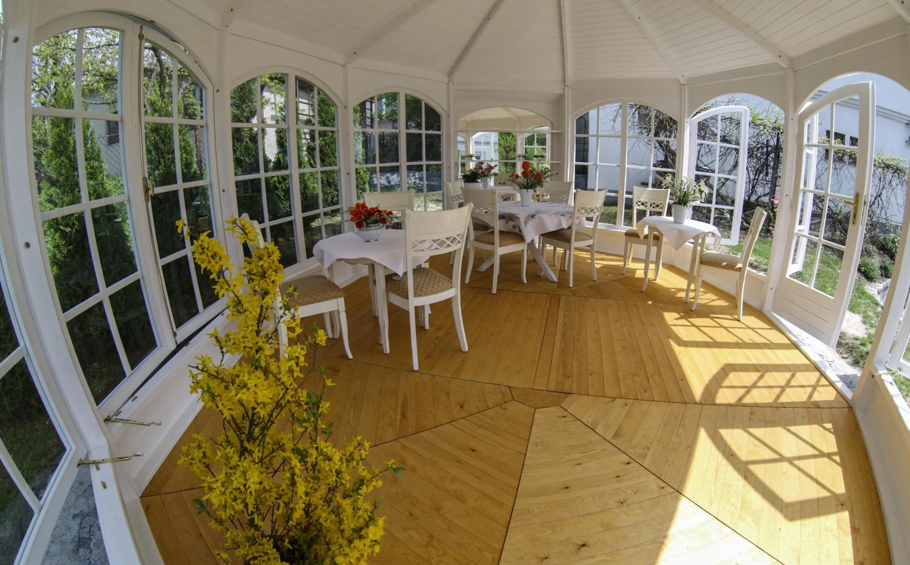 Area and facilities in Willa Halina