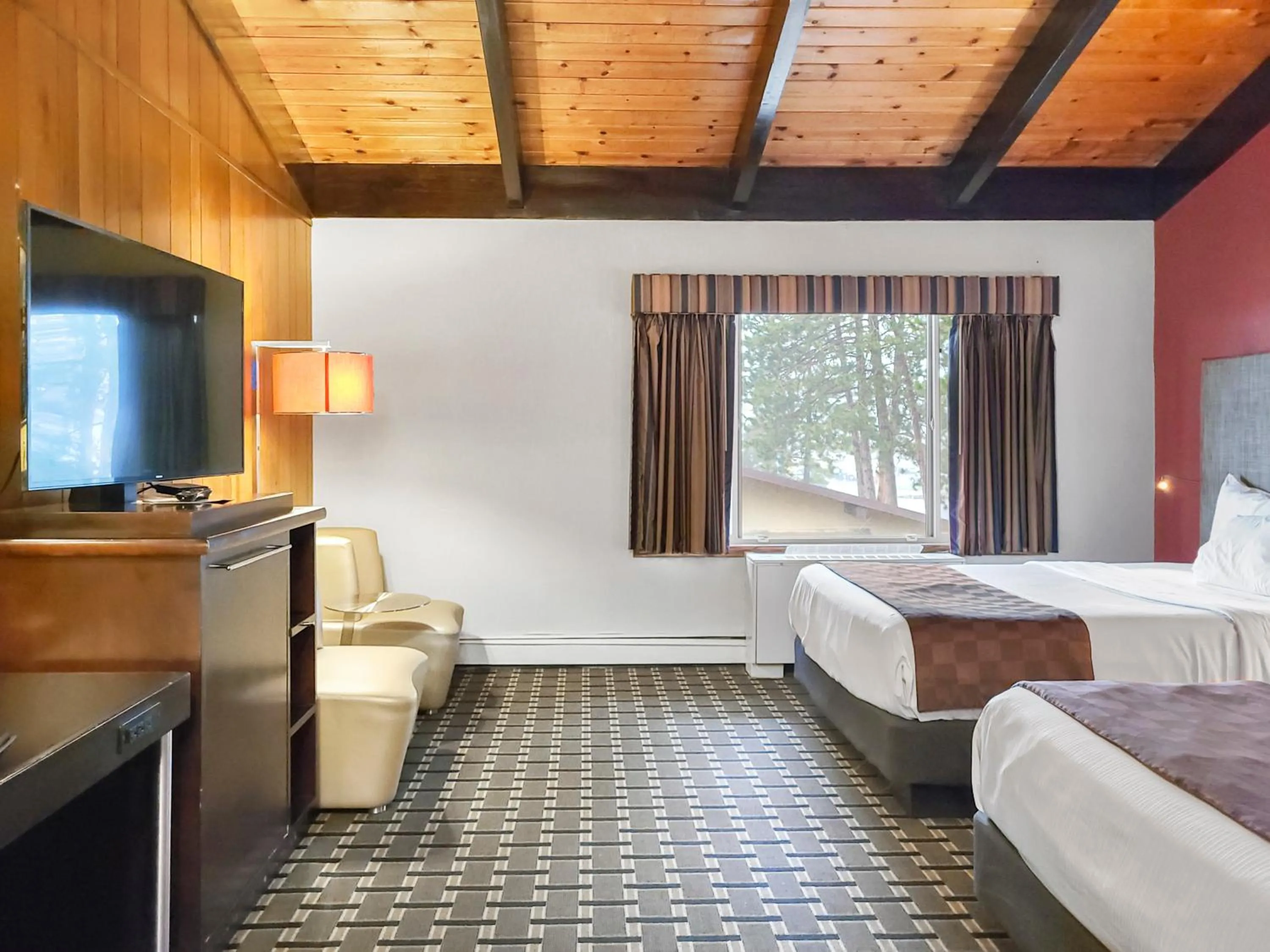 Bed in Americas Best Value Inn Hinckley