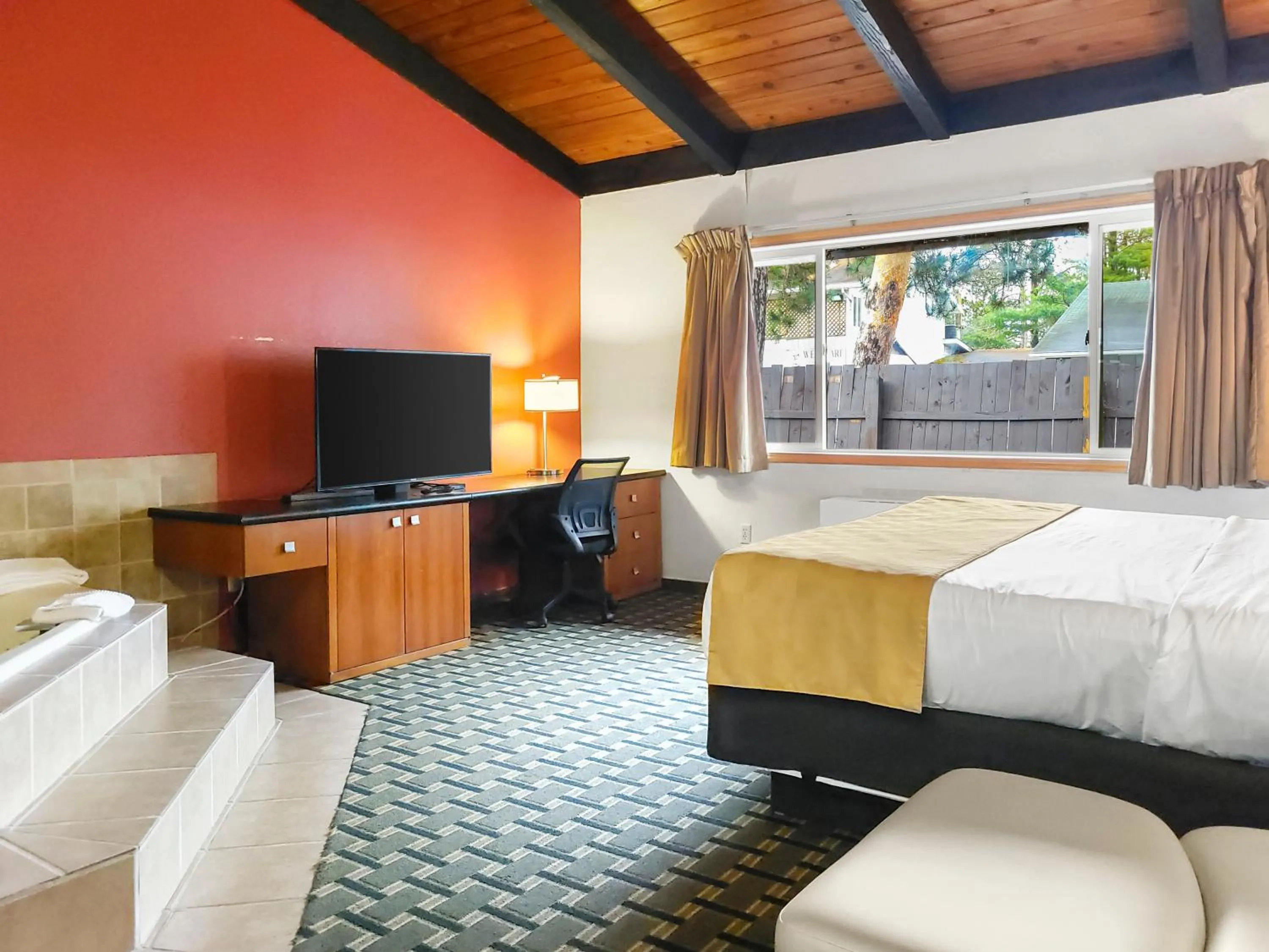 Bed in Americas Best Value Inn Hinckley