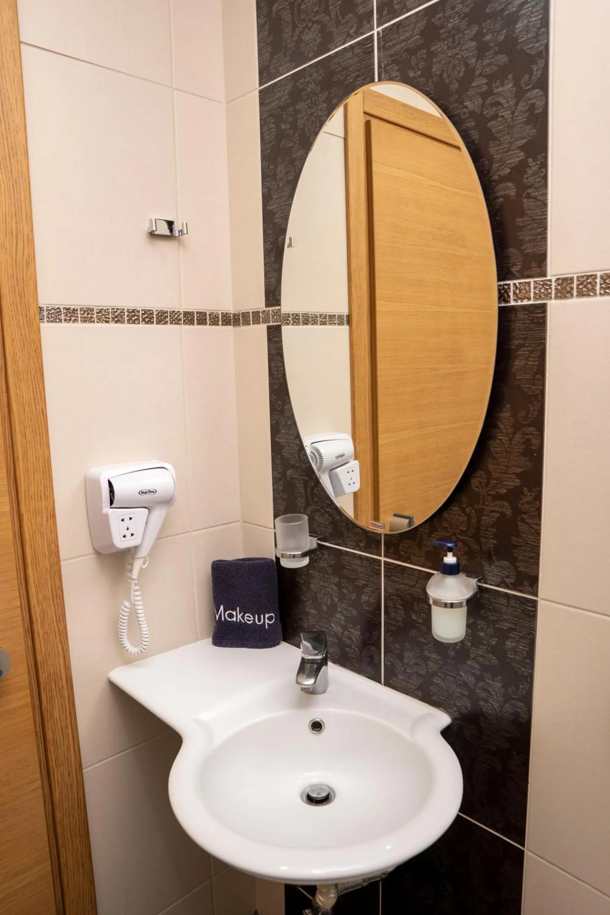 Toilet in Hotel Epavlis Eleftheriadi