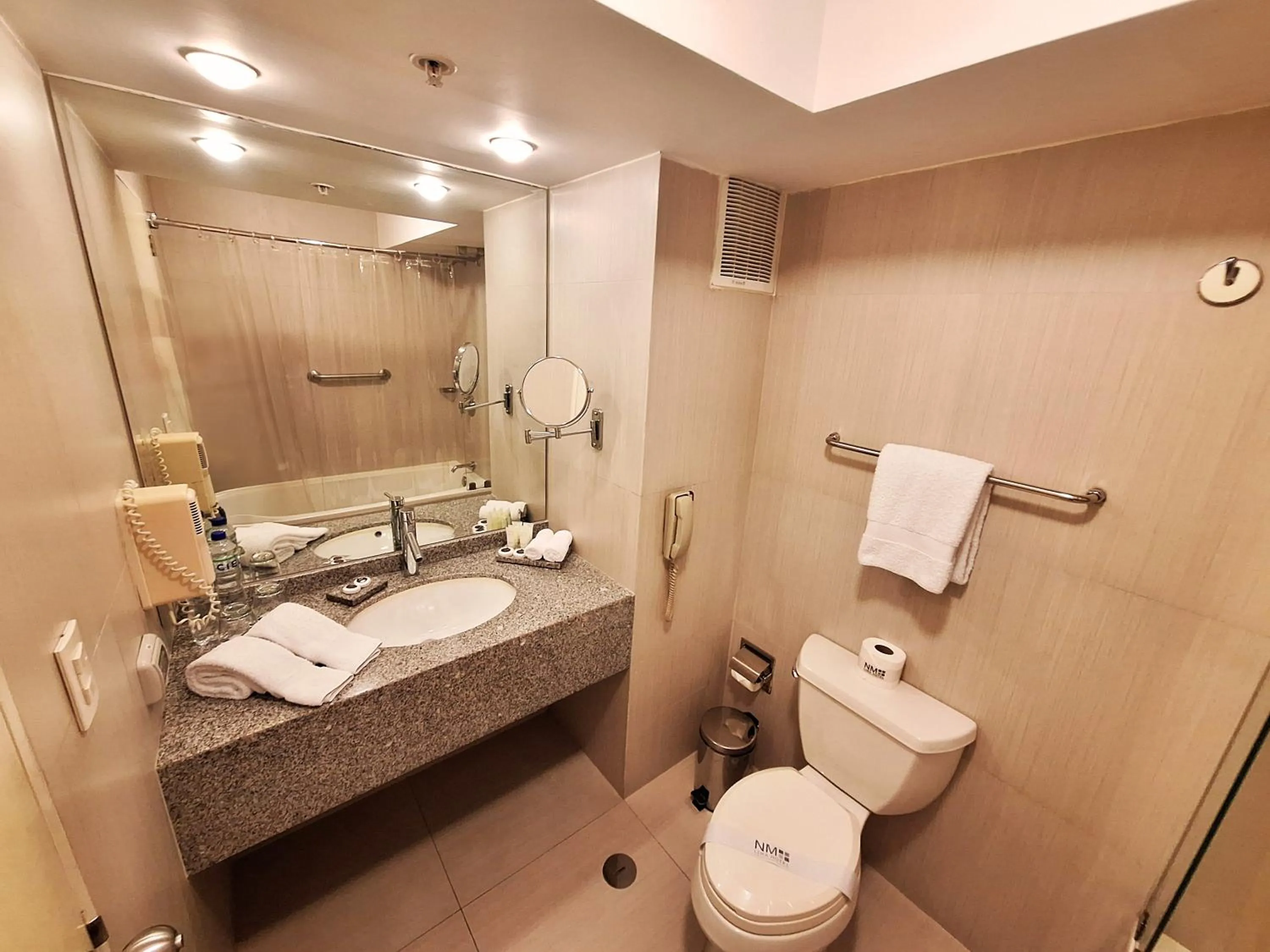 Bathroom in NM Lima Hotel