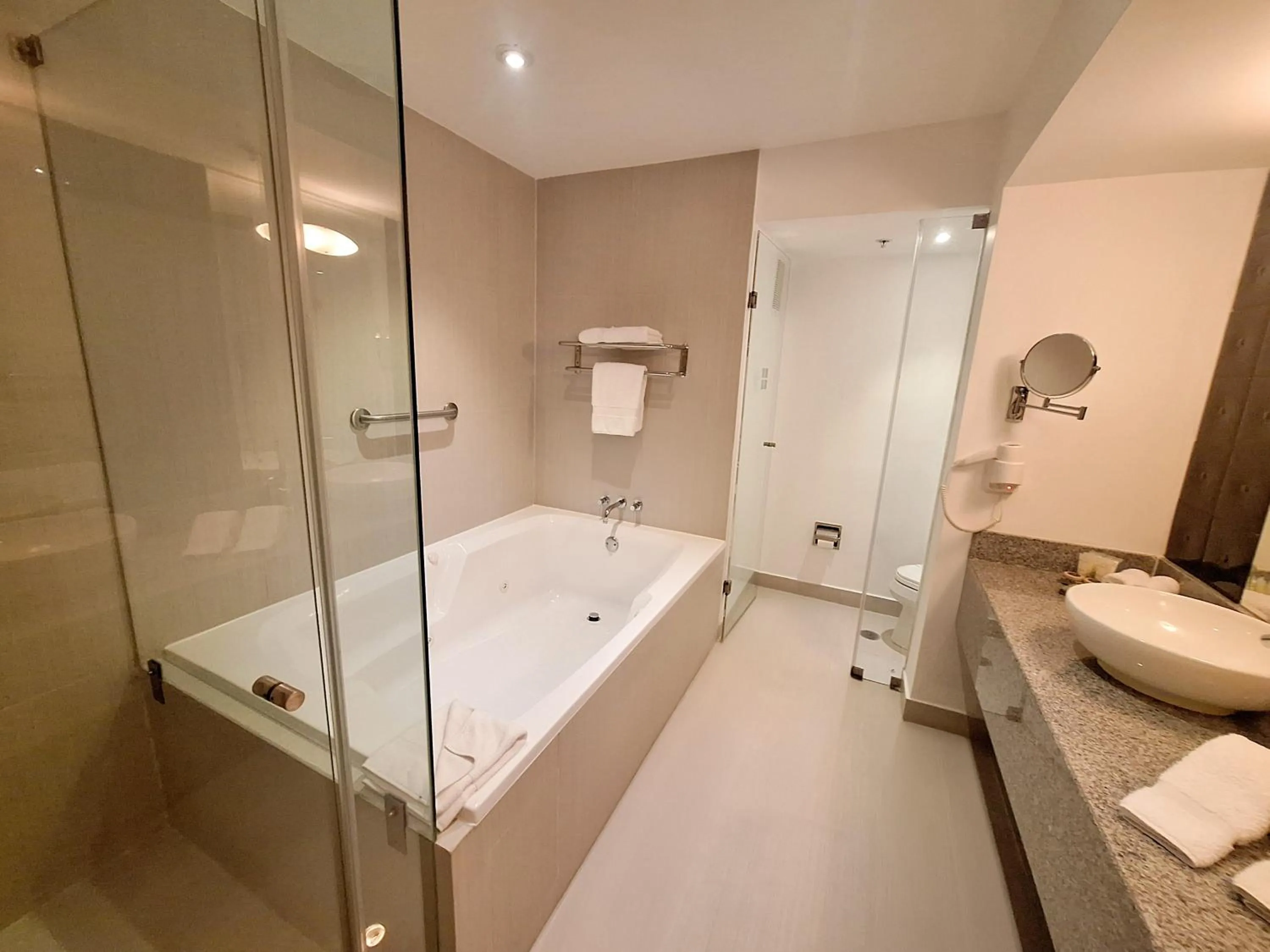 Bathroom in NM Lima Hotel