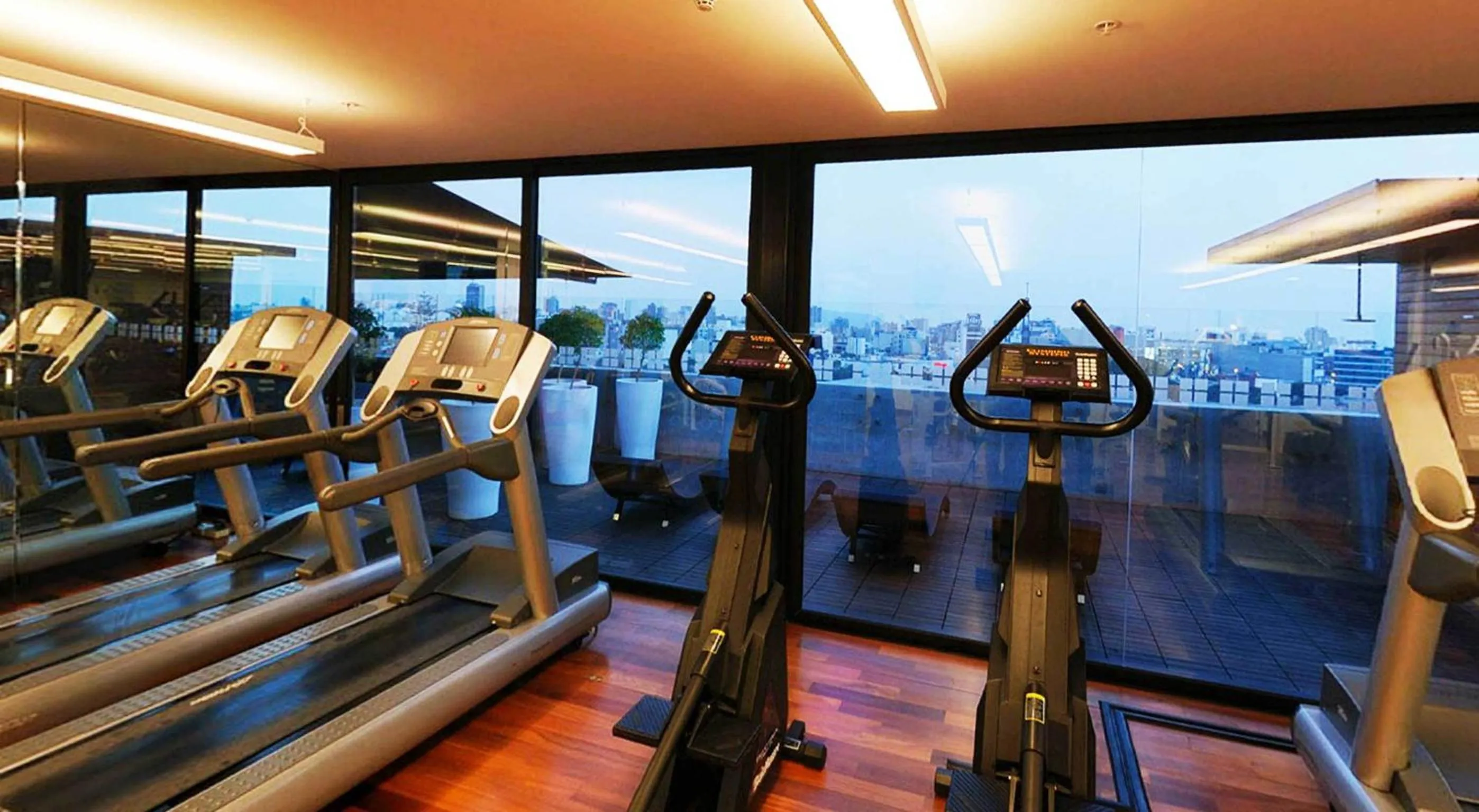 Fitness centre/facilities in NM Lima Hotel