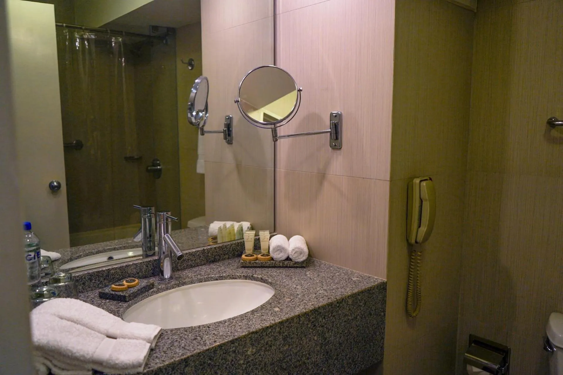 Bathroom in NM Lima Hotel