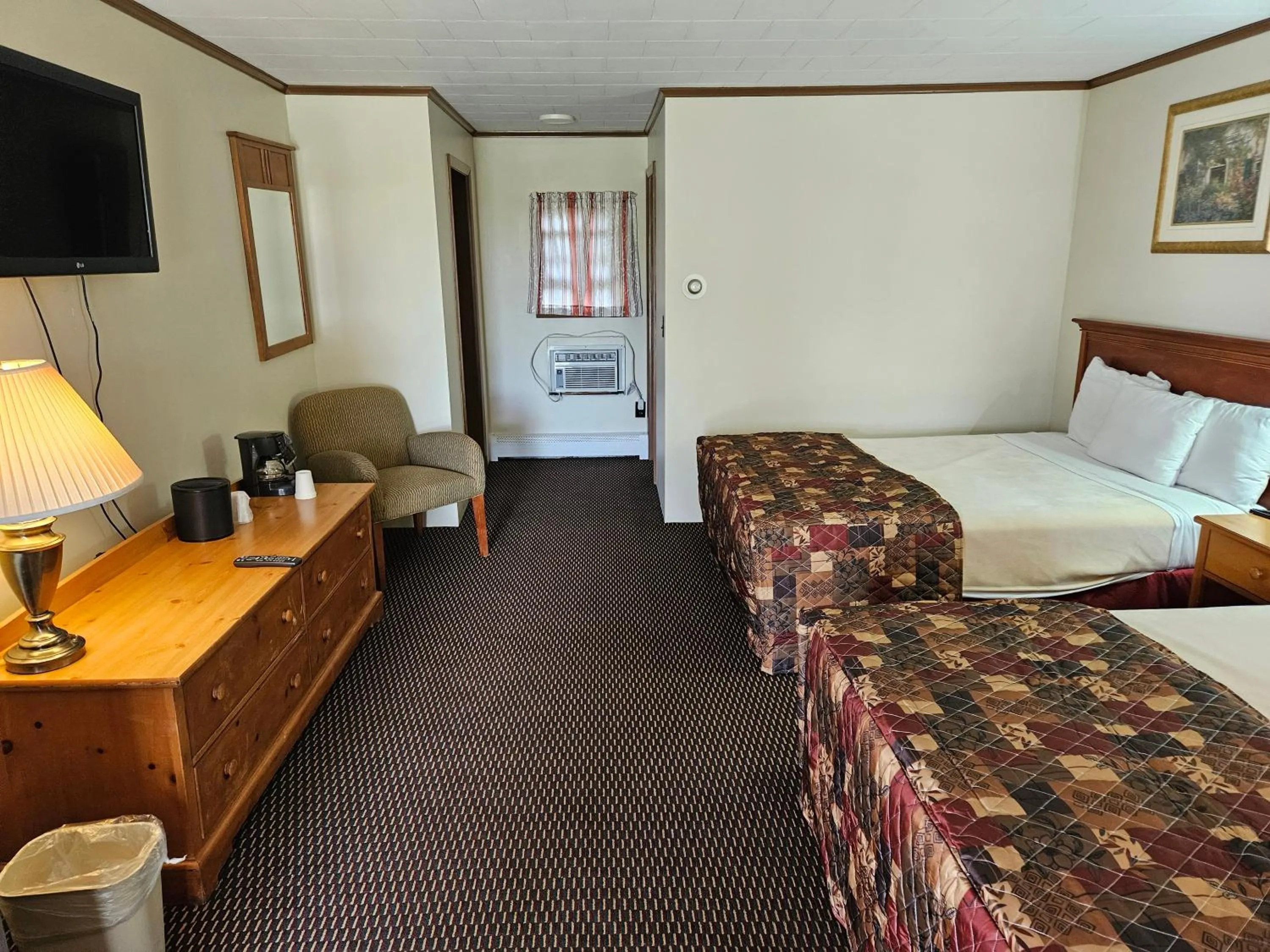 Photo of the whole room in Alpenhaus Motel