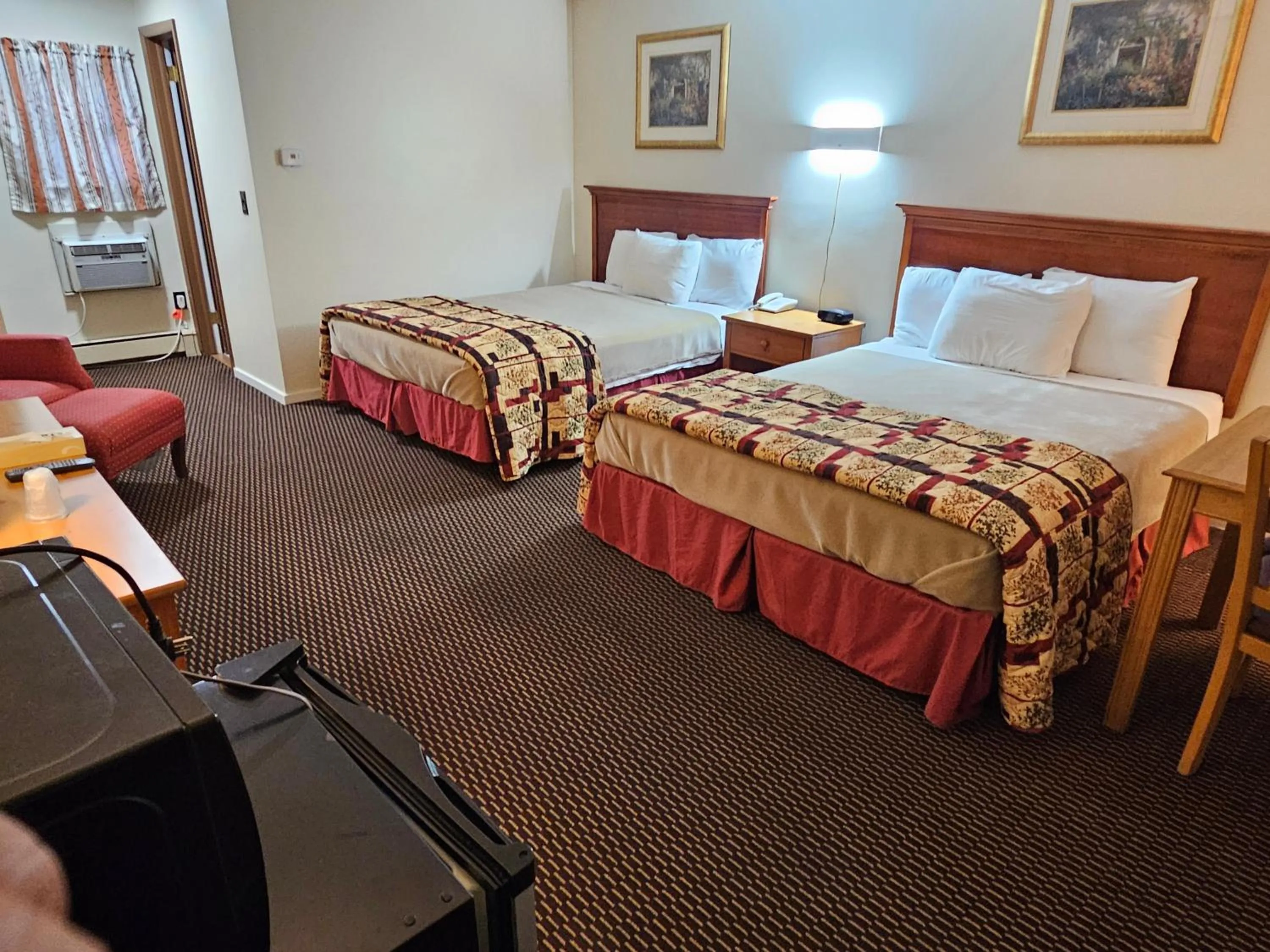 Photo of the whole room in Alpenhaus Motel