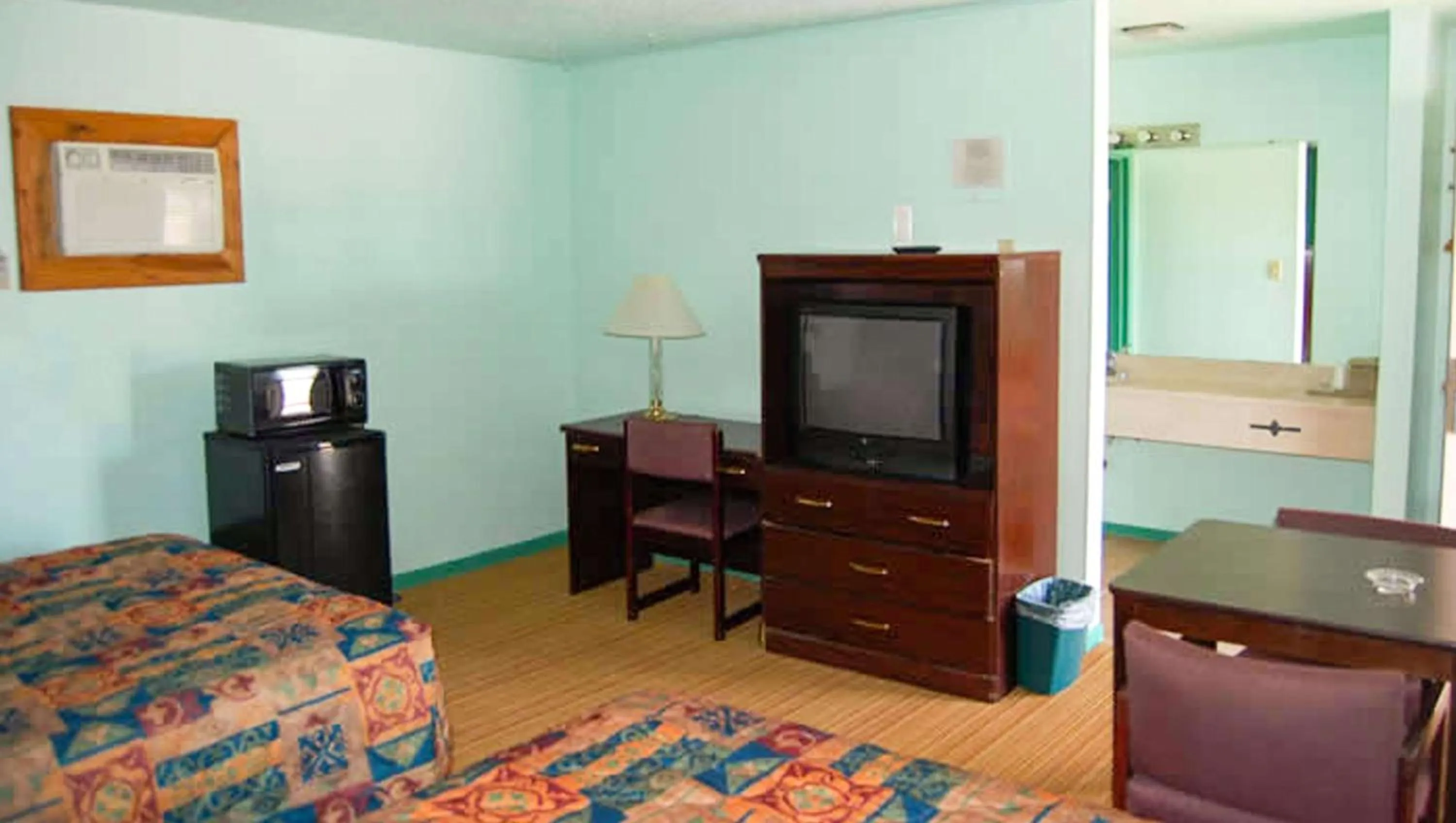 Bedroom, Bed in American Inn & Suites Childress
